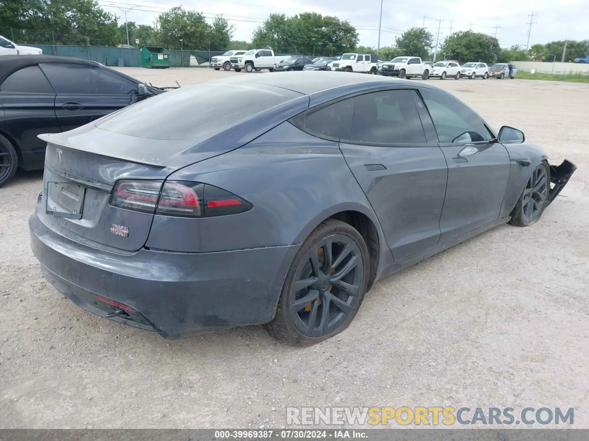 4 Photograph of a damaged car 5YJSA1E64NF480383 TESLA MODEL S 2022