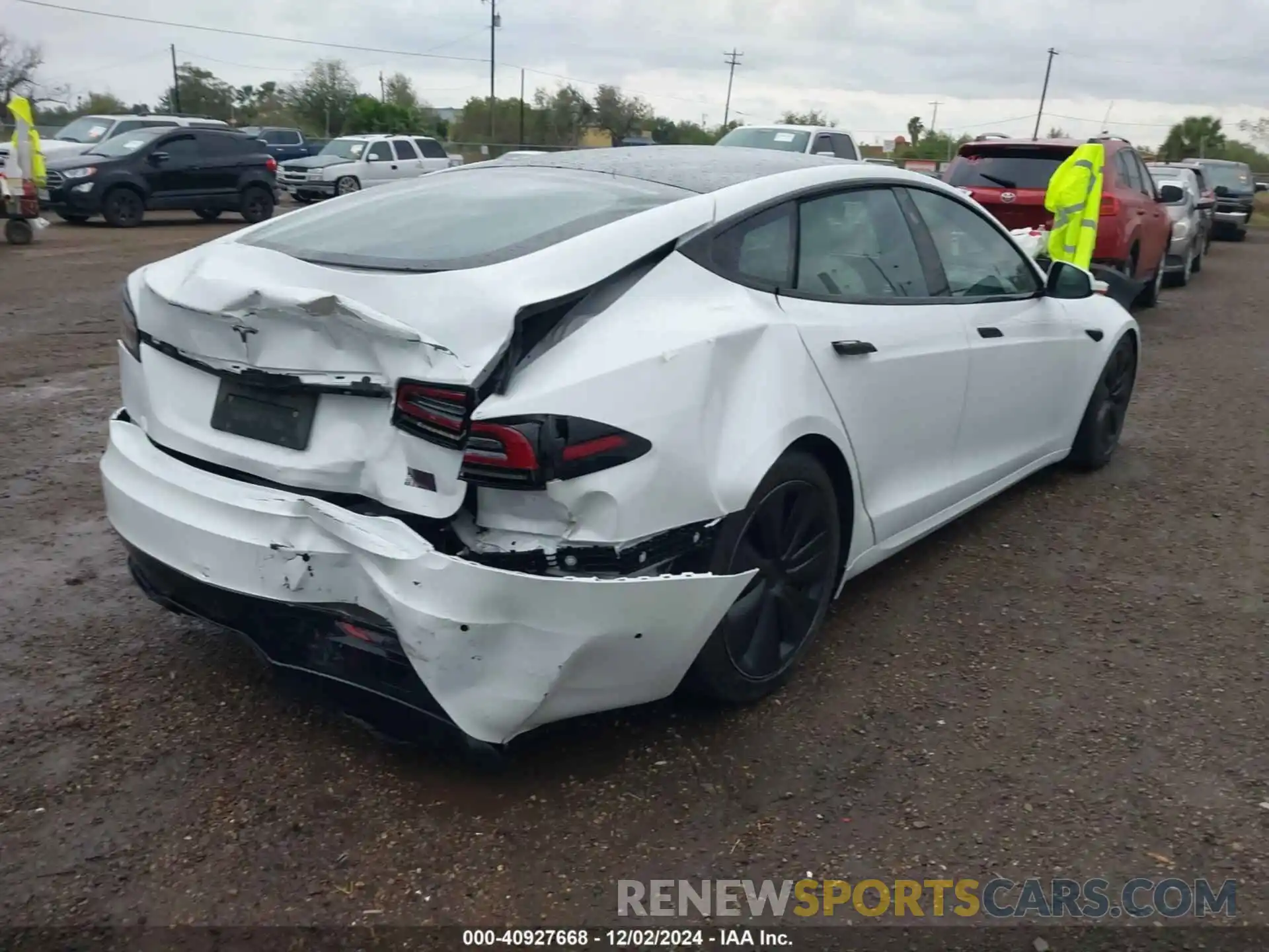 4 Photograph of a damaged car 5YJSA1E64NF496812 TESLA MODEL S 2022