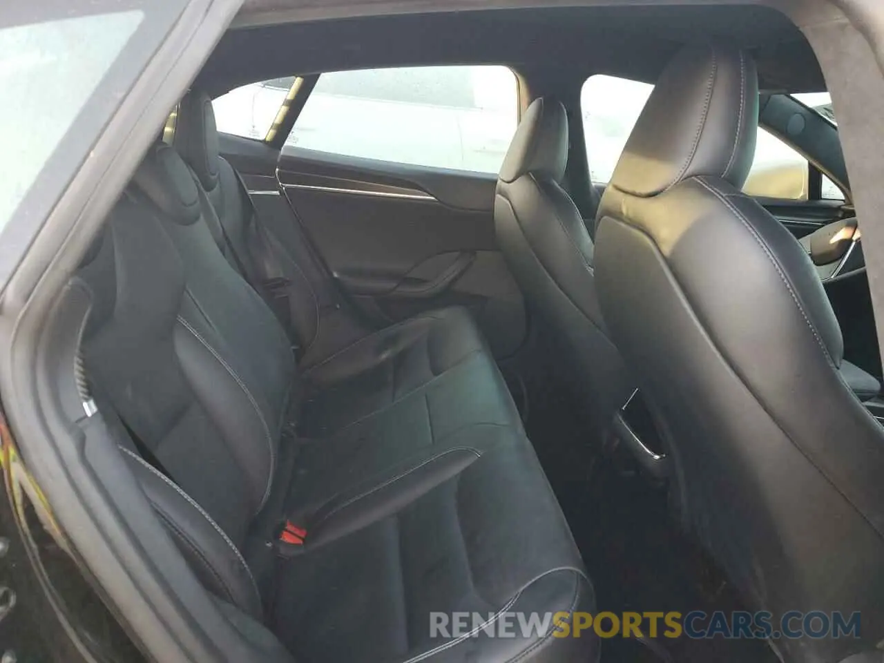 10 Photograph of a damaged car 5YJSA1E65NF458683 TESLA MODEL S 2022