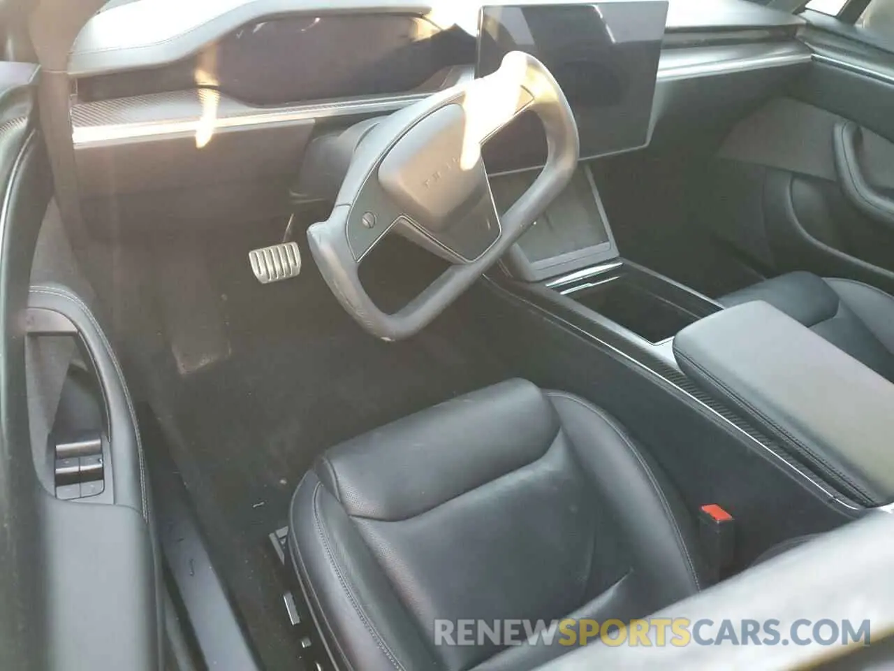 8 Photograph of a damaged car 5YJSA1E65NF458683 TESLA MODEL S 2022