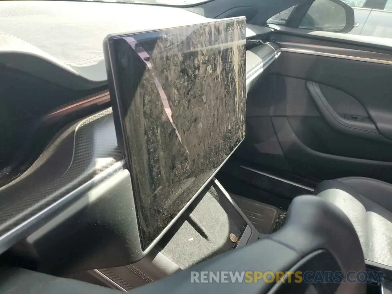 9 Photograph of a damaged car 5YJSA1E65NF458683 TESLA MODEL S 2022
