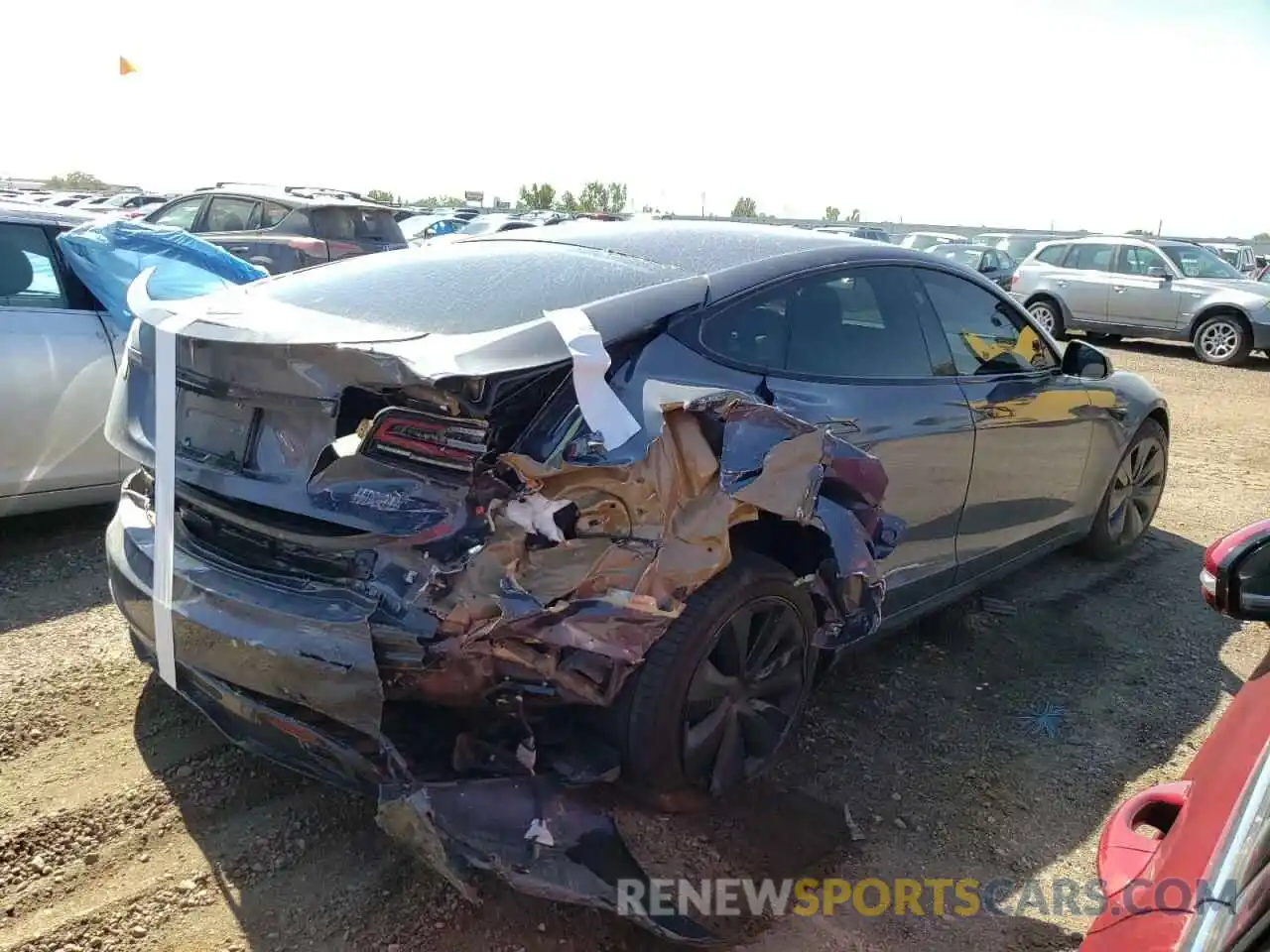 4 Photograph of a damaged car 5YJSA1E66NF479669 TESLA MODEL S 2022