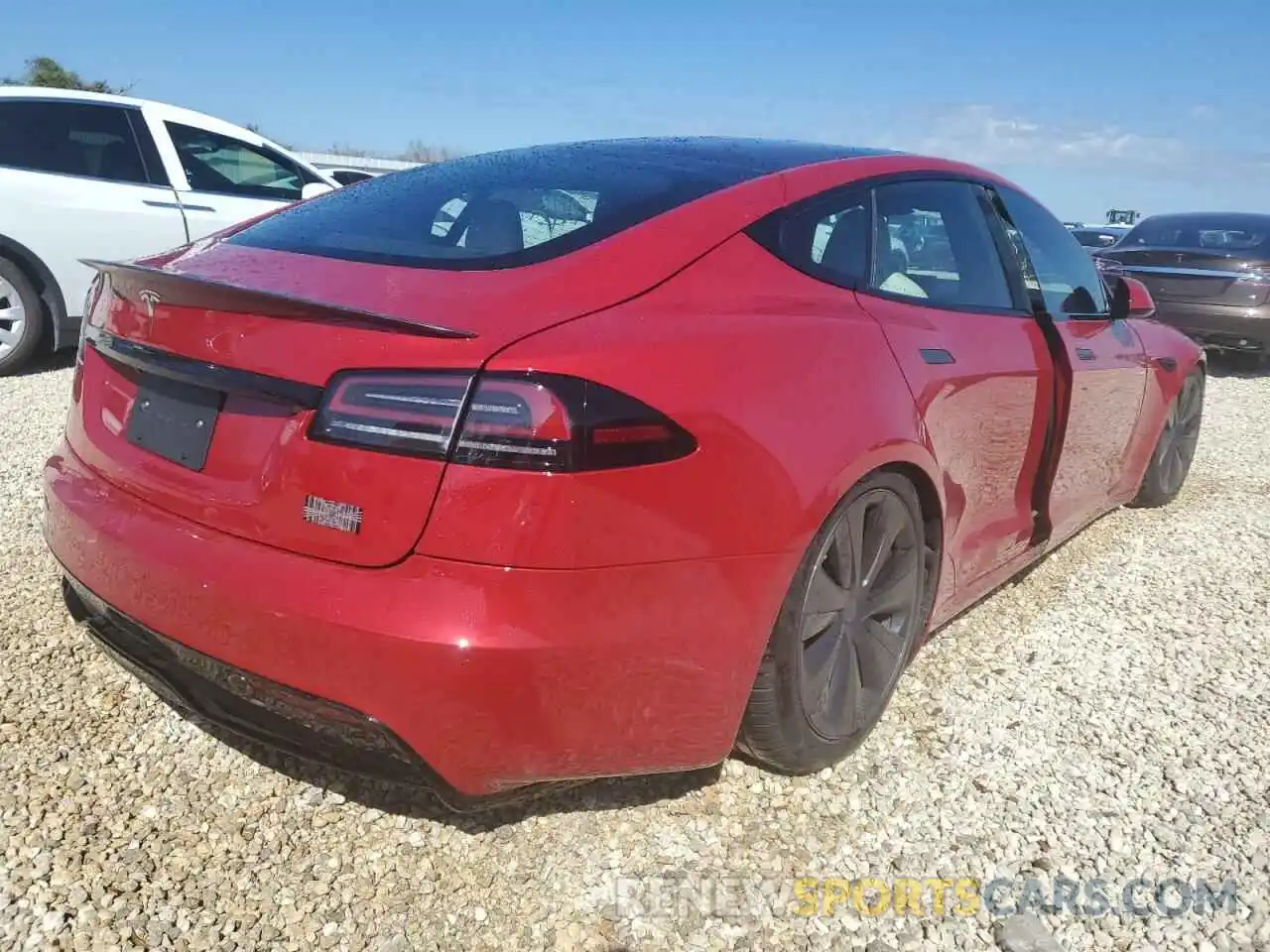 4 Photograph of a damaged car 5YJSA1E67NF484993 TESLA MODEL S 2022