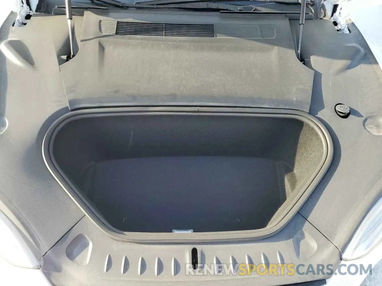 11 Photograph of a damaged car 5YJSA1E68NF459665 TESLA MODEL S 2022