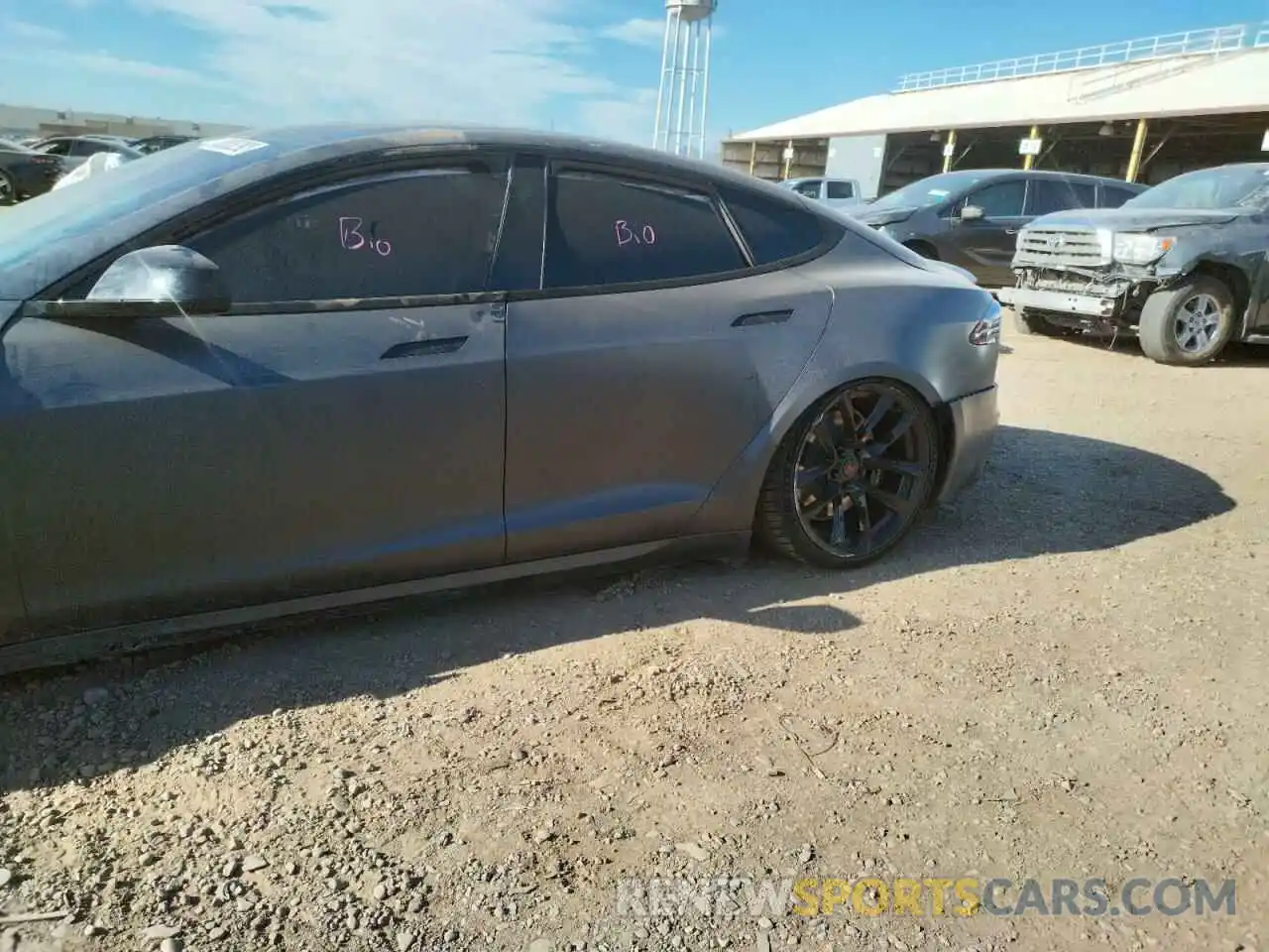 10 Photograph of a damaged car 5YJSA1E68NF460279 TESLA MODEL S 2022