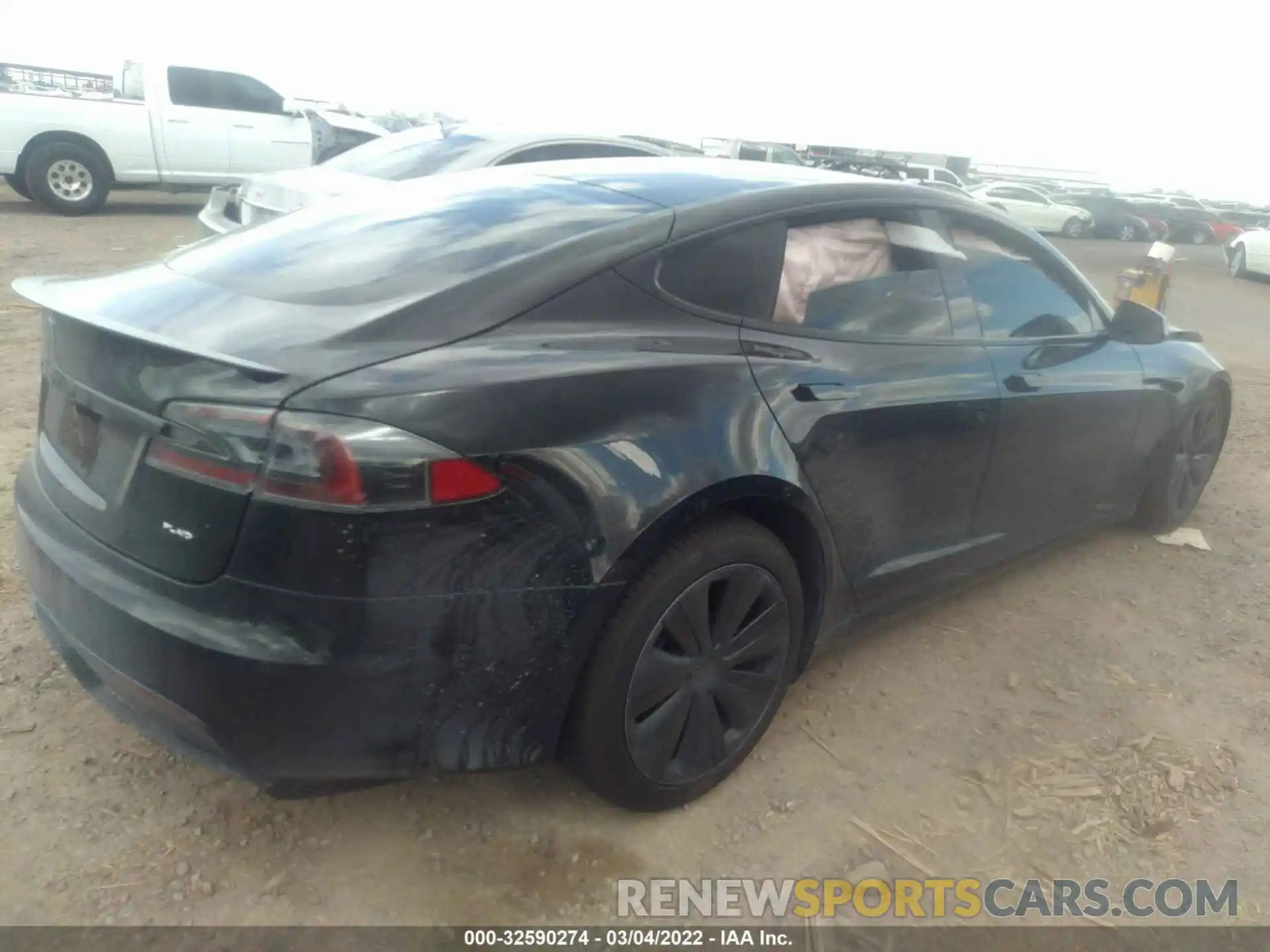 4 Photograph of a damaged car 5YJSA1E68NF462128 TESLA MODEL S 2022