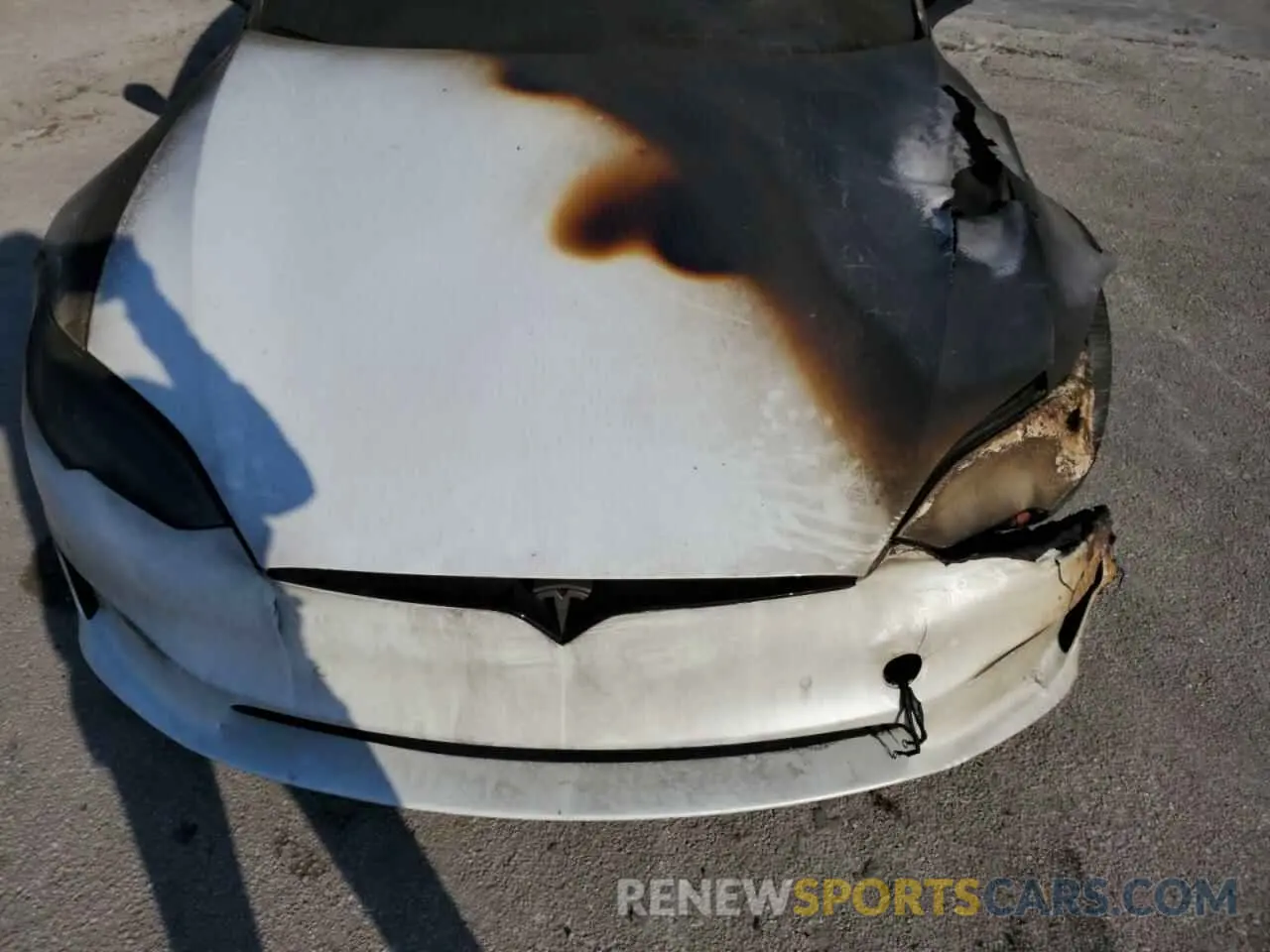 11 Photograph of a damaged car 5YJSA1E68NF462291 TESLA MODEL S 2022