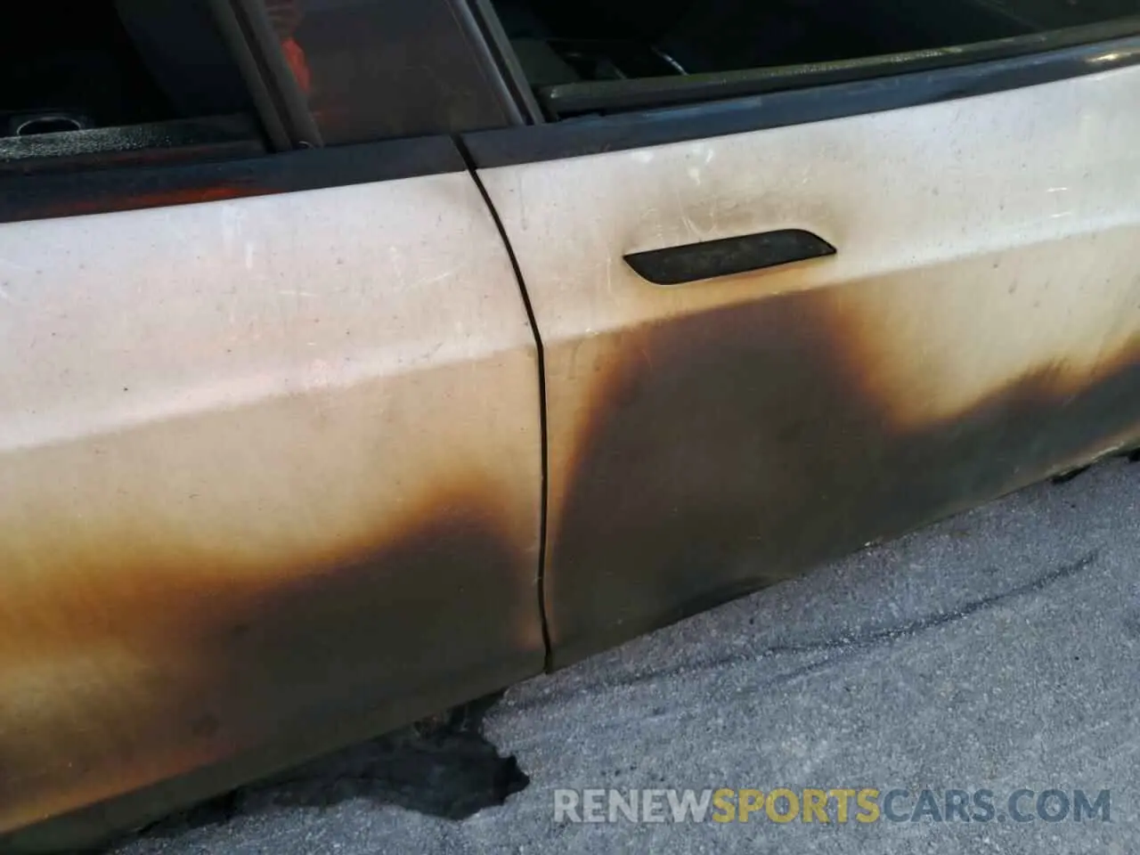 12 Photograph of a damaged car 5YJSA1E68NF462291 TESLA MODEL S 2022