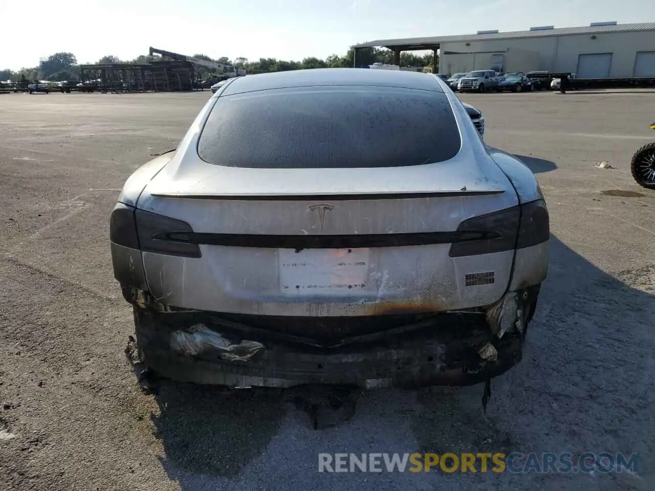 6 Photograph of a damaged car 5YJSA1E68NF462291 TESLA MODEL S 2022