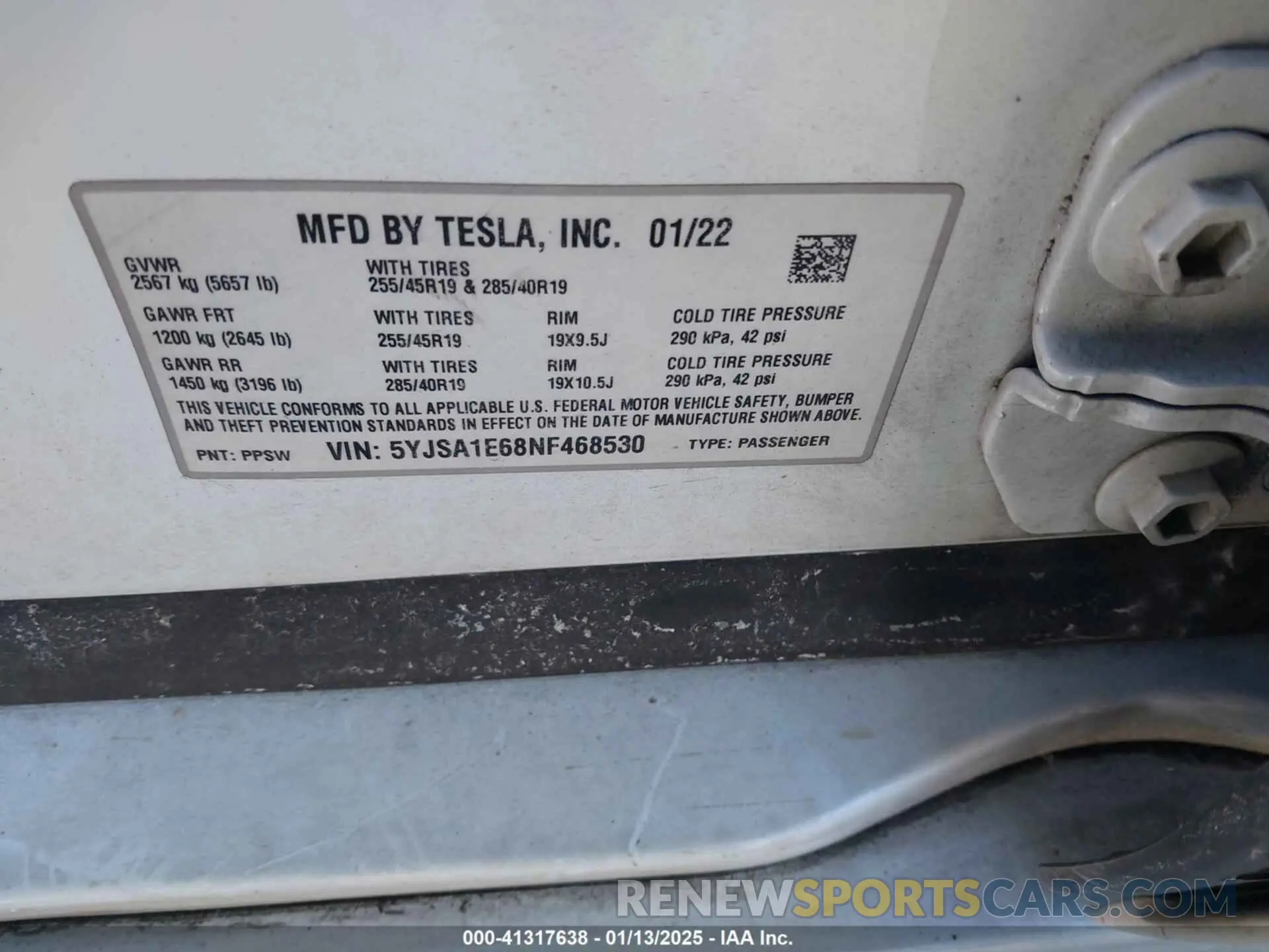 9 Photograph of a damaged car 5YJSA1E68NF468530 TESLA MODEL S 2022