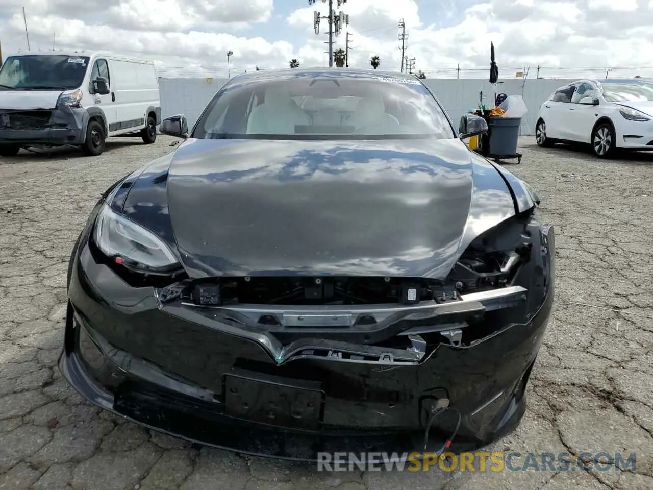 5 Photograph of a damaged car 5YJSA1E69NF460808 TESLA MODEL S 2022