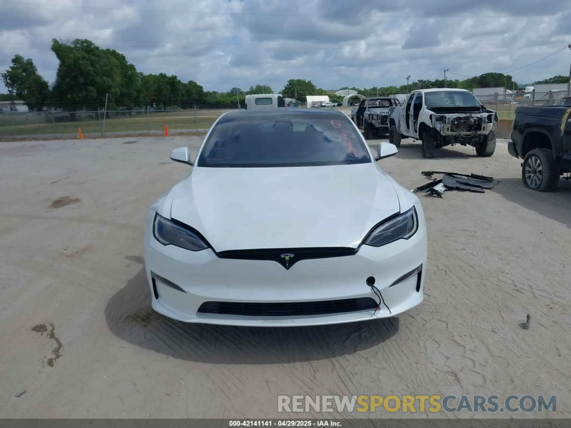 11 Photograph of a damaged car 5YJSA1E6XNF473888 TESLA MODEL S 2022