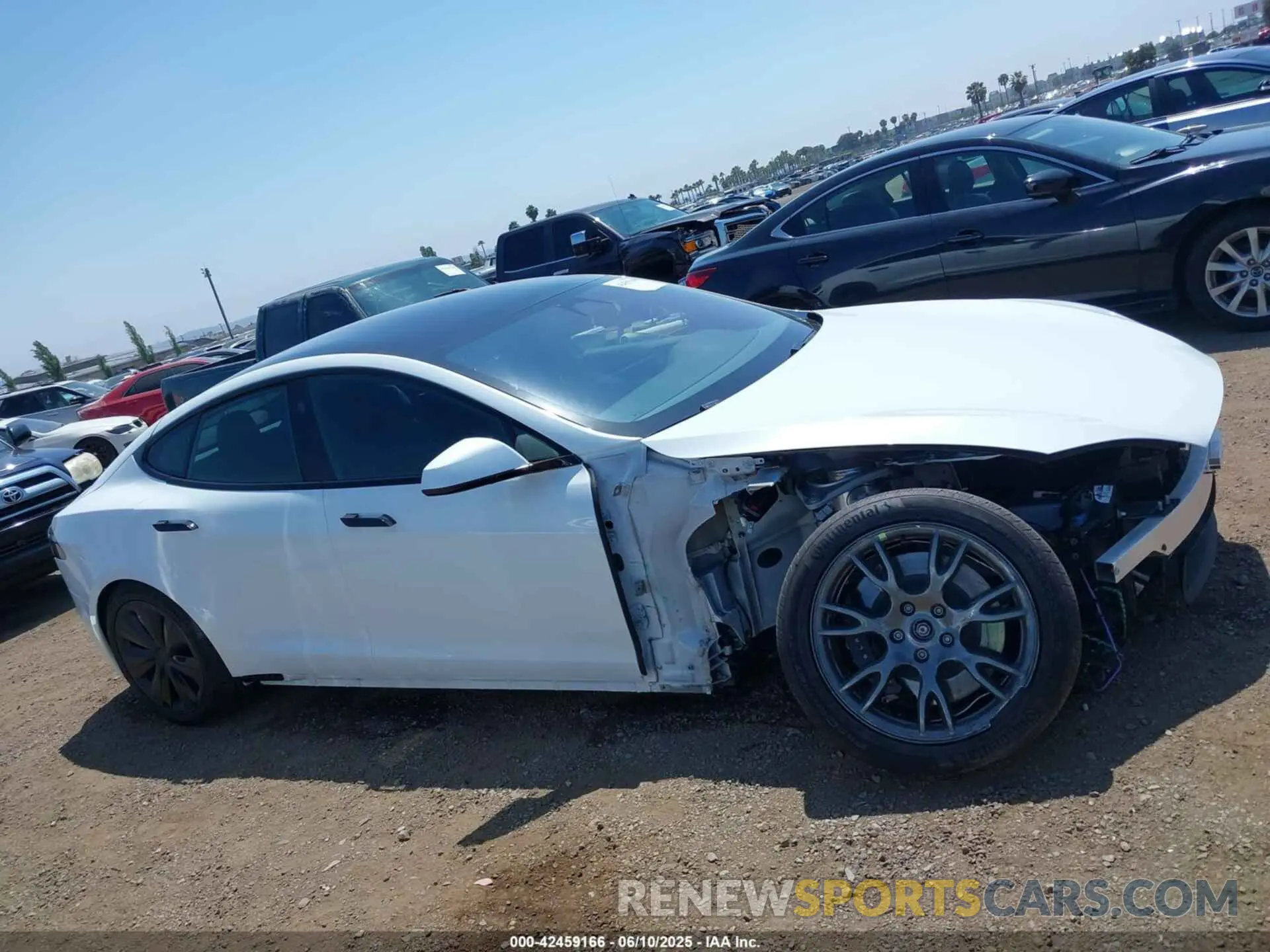 14 Photograph of a damaged car 5YJSA1E51PF499919 TESLA MODEL S 2023