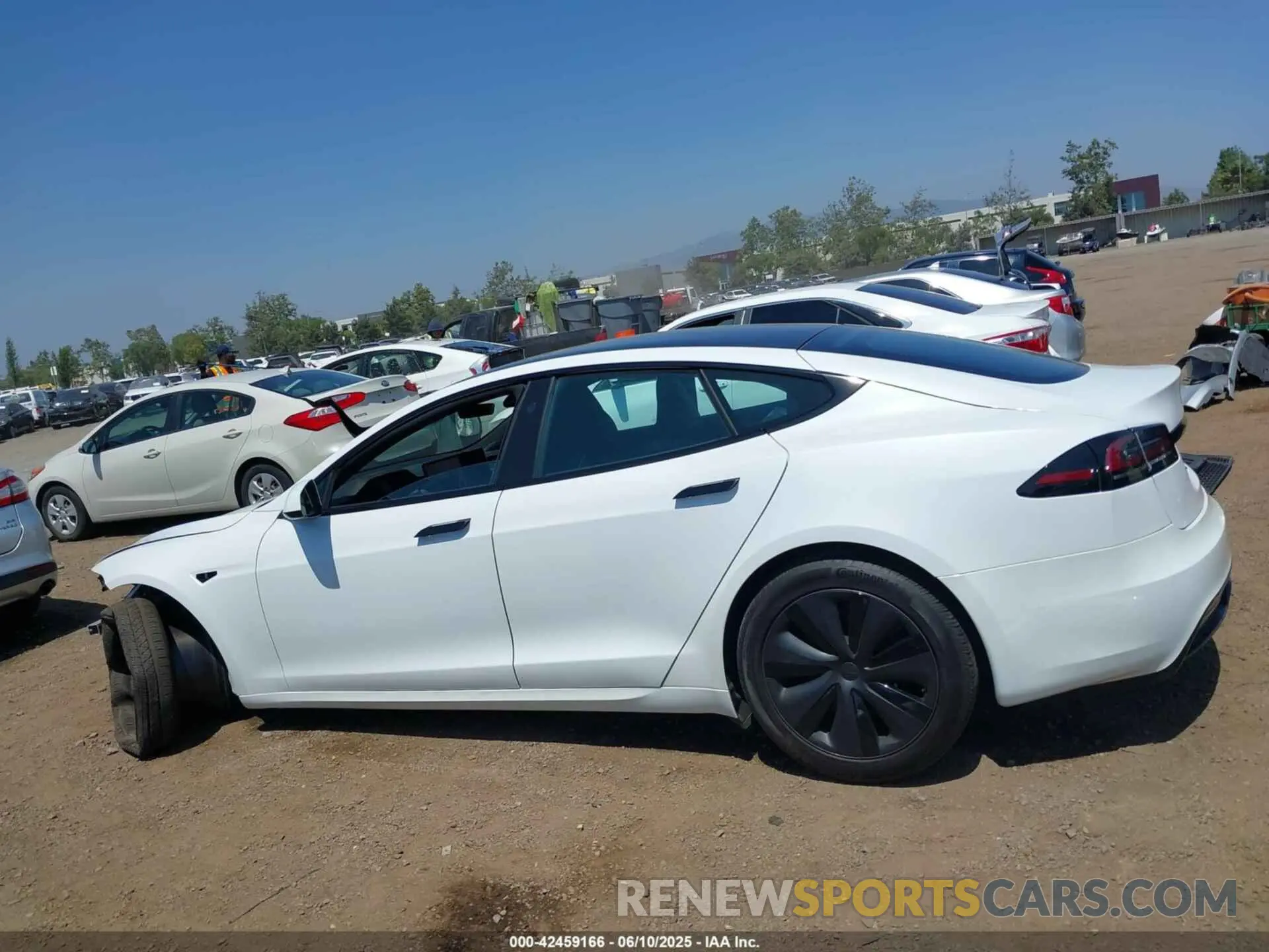 15 Photograph of a damaged car 5YJSA1E51PF499919 TESLA MODEL S 2023