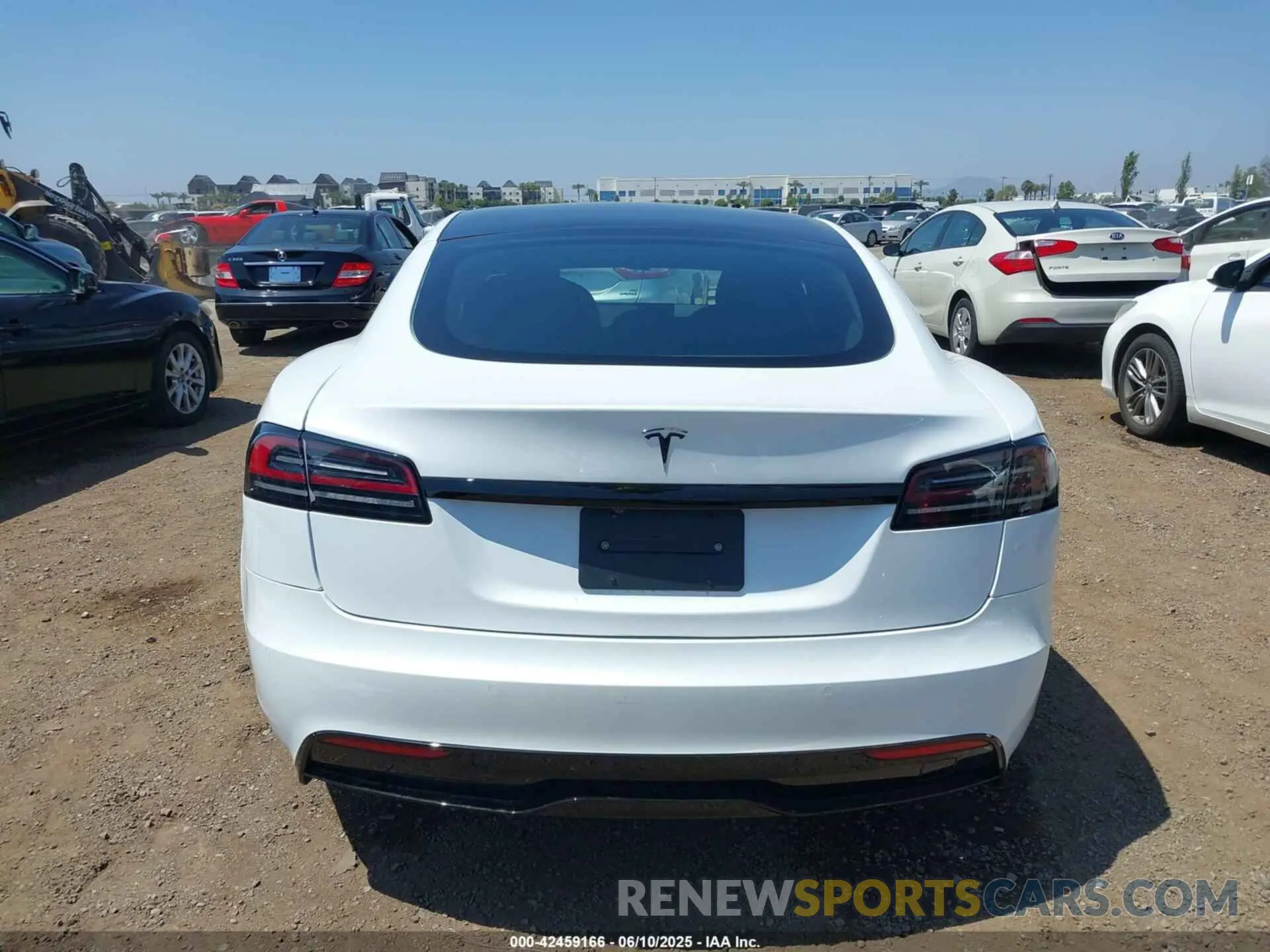 17 Photograph of a damaged car 5YJSA1E51PF499919 TESLA MODEL S 2023
