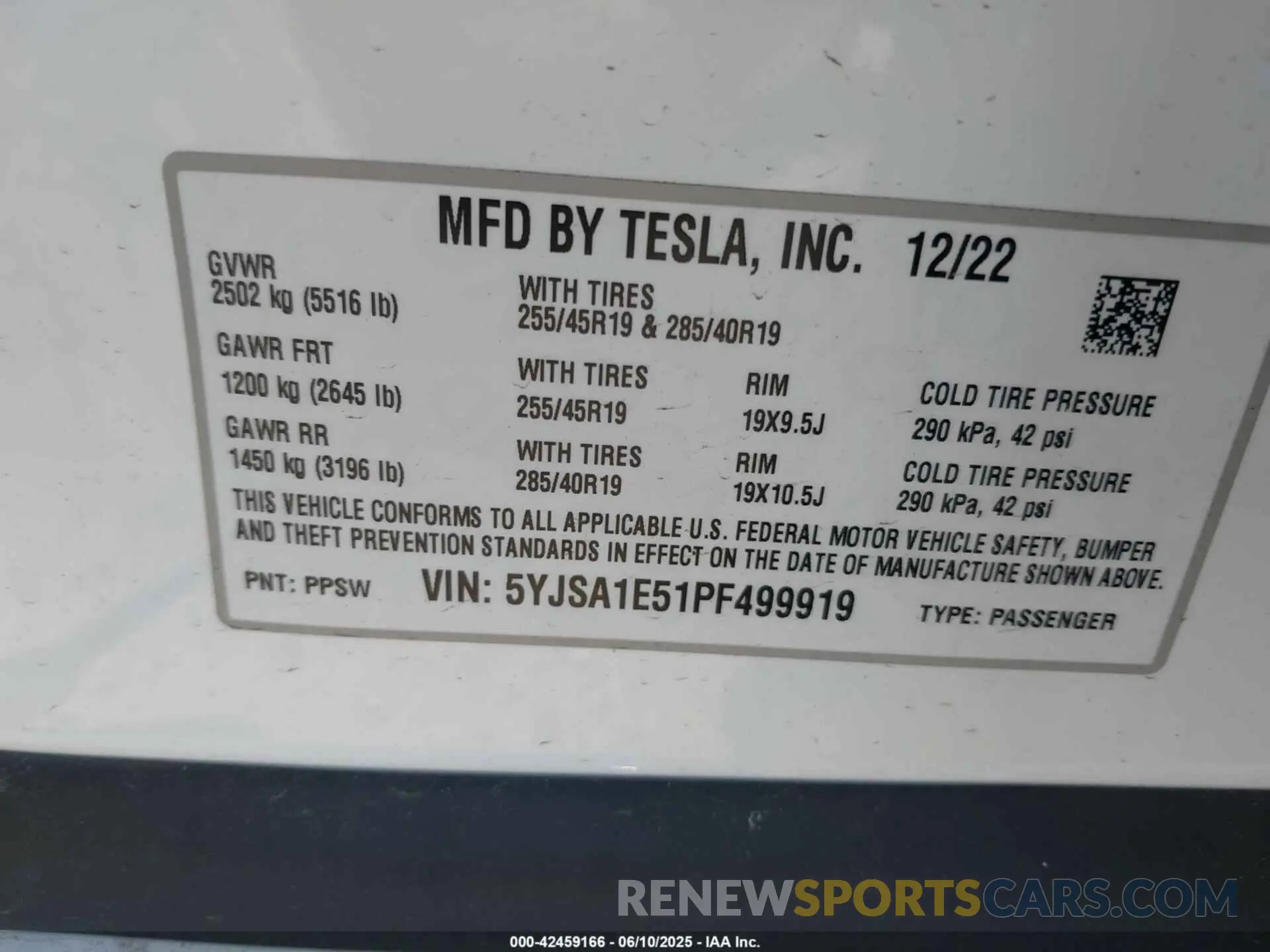 9 Photograph of a damaged car 5YJSA1E51PF499919 TESLA MODEL S 2023