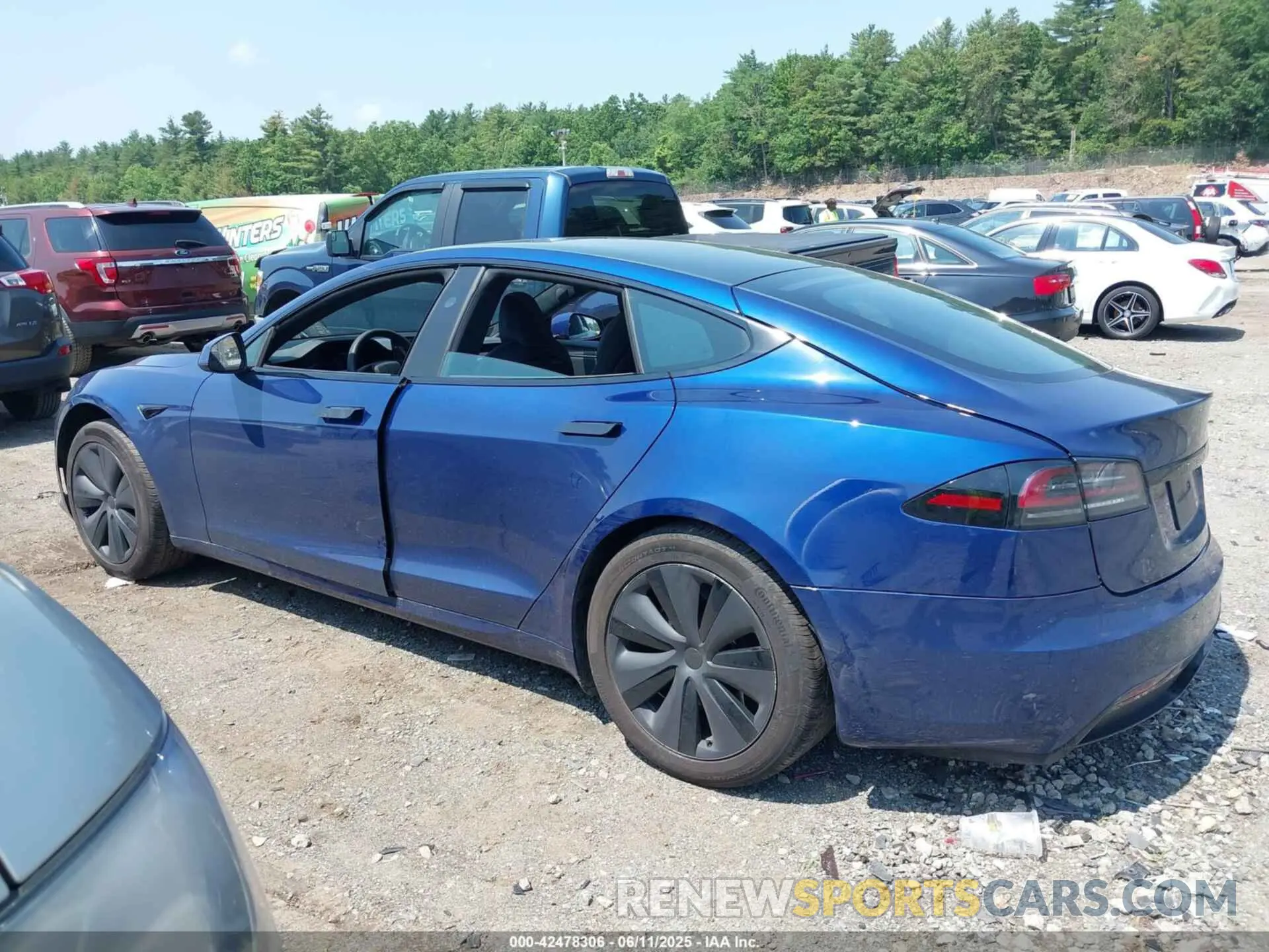 14 Photograph of a damaged car 5YJSA1E51PF530604 TESLA MODEL S 2023