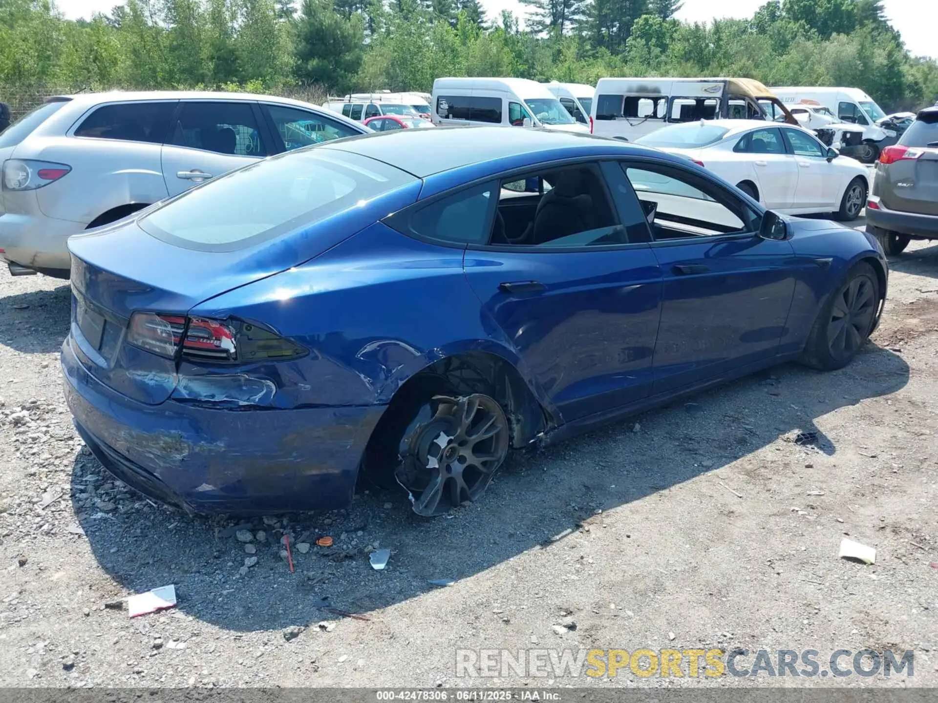 4 Photograph of a damaged car 5YJSA1E51PF530604 TESLA MODEL S 2023