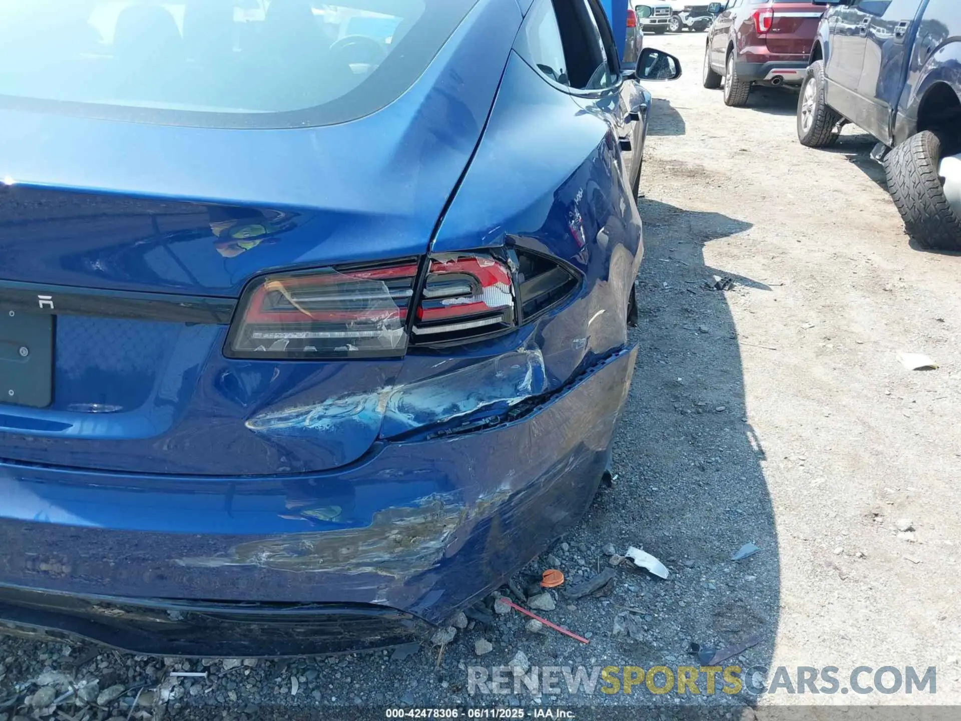 6 Photograph of a damaged car 5YJSA1E51PF530604 TESLA MODEL S 2023