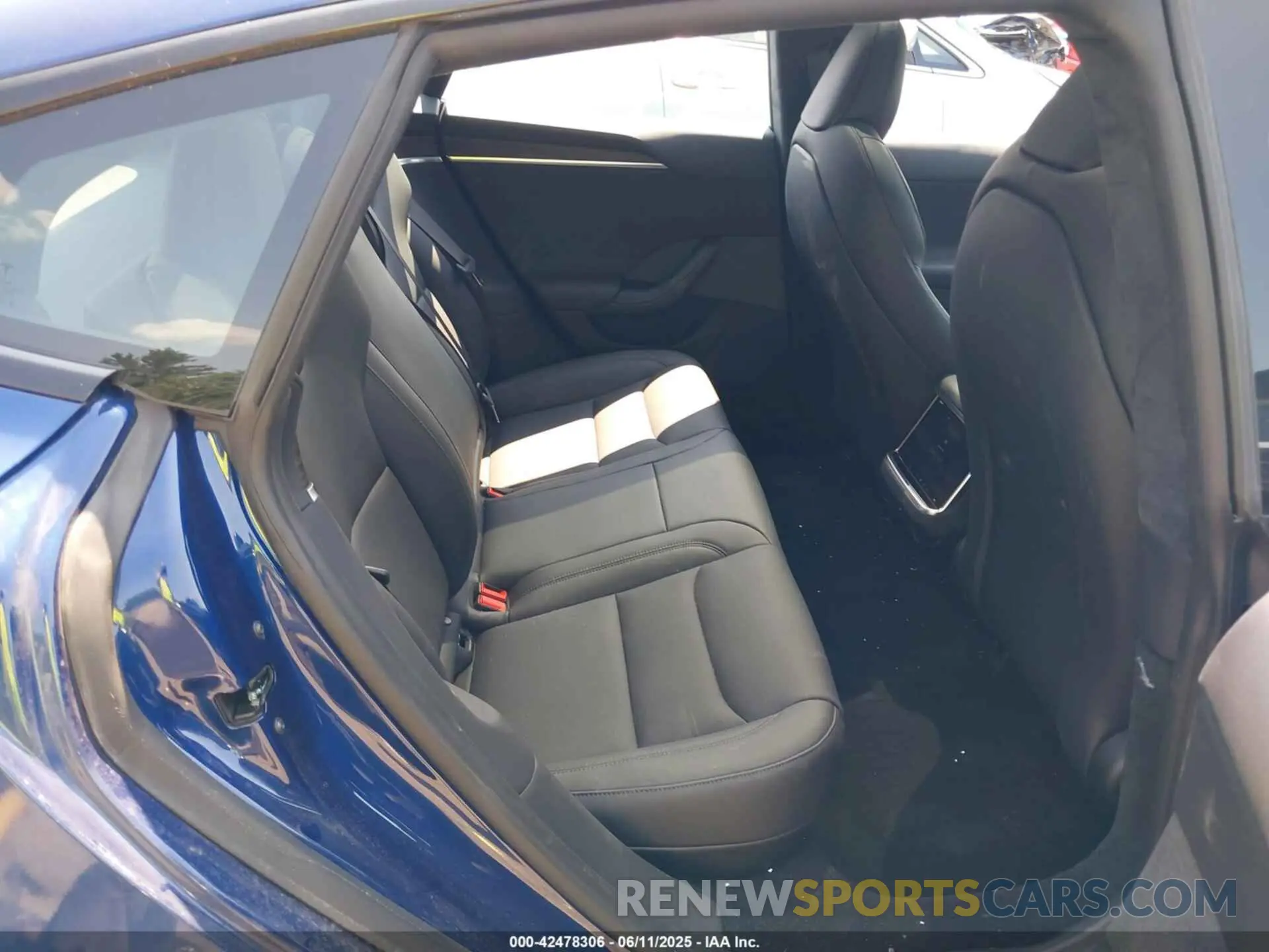 8 Photograph of a damaged car 5YJSA1E51PF530604 TESLA MODEL S 2023