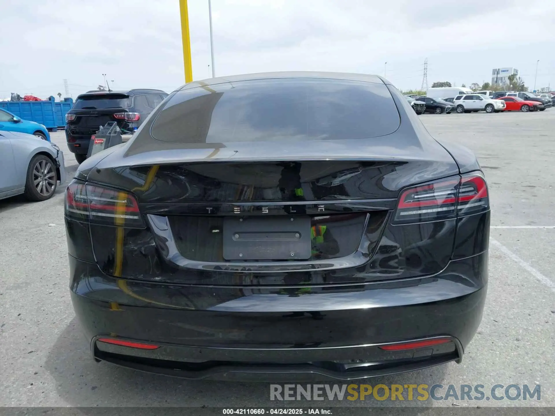 16 Photograph of a damaged car 5YJSA1E52PF528795 TESLA MODEL S 2023