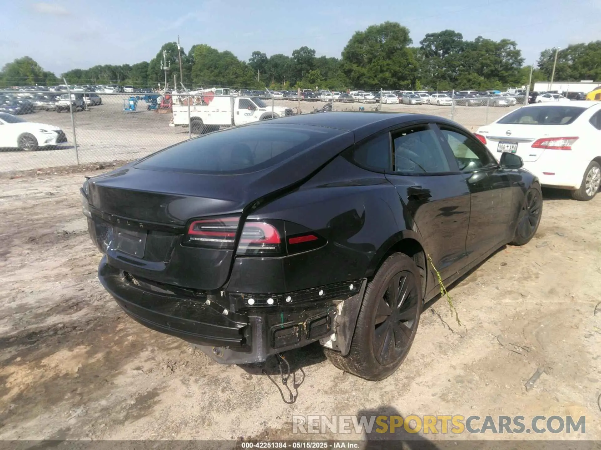 4 Photograph of a damaged car 5YJSA1E52PF530689 TESLA MODEL S 2023