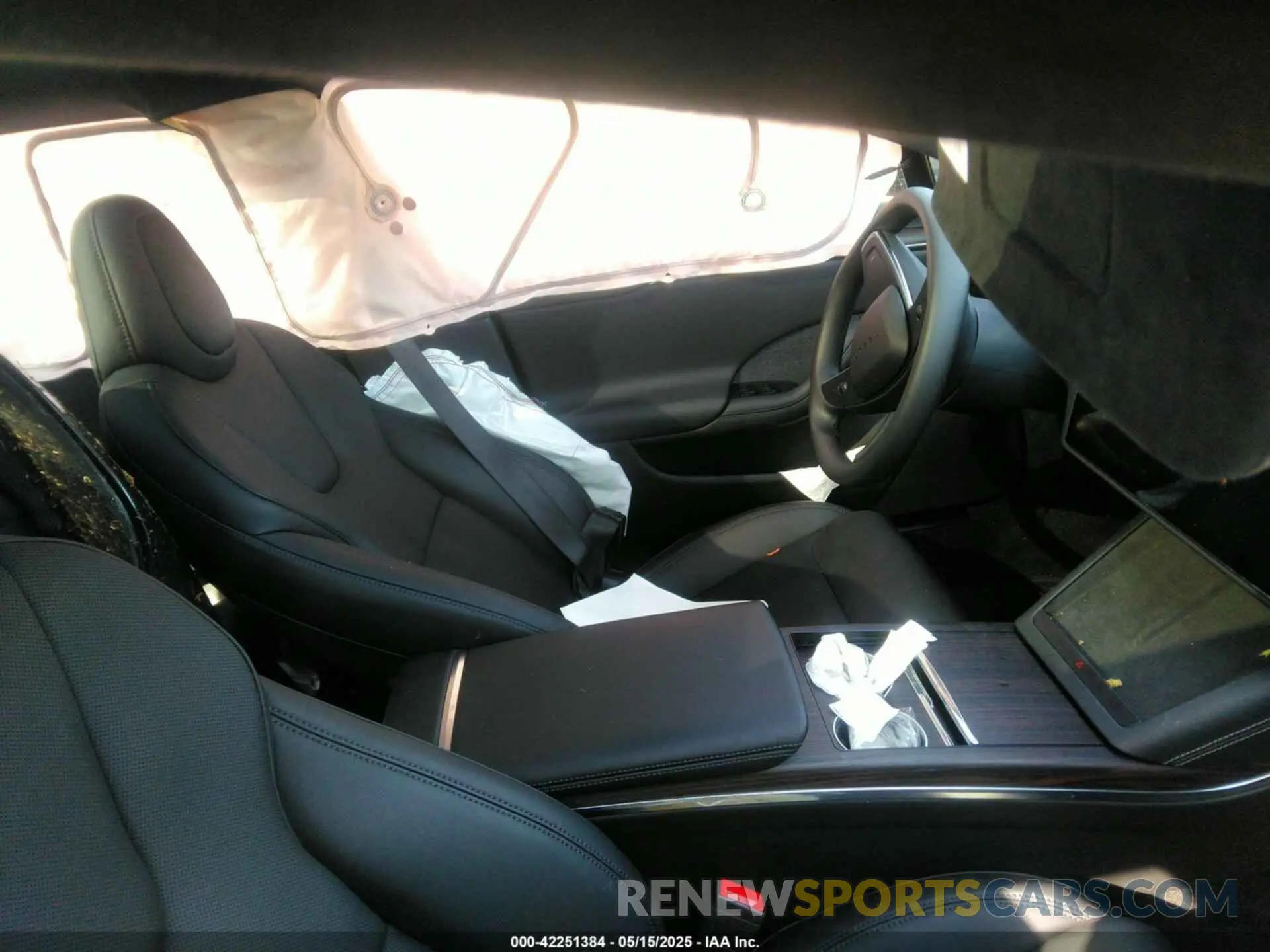 5 Photograph of a damaged car 5YJSA1E52PF530689 TESLA MODEL S 2023