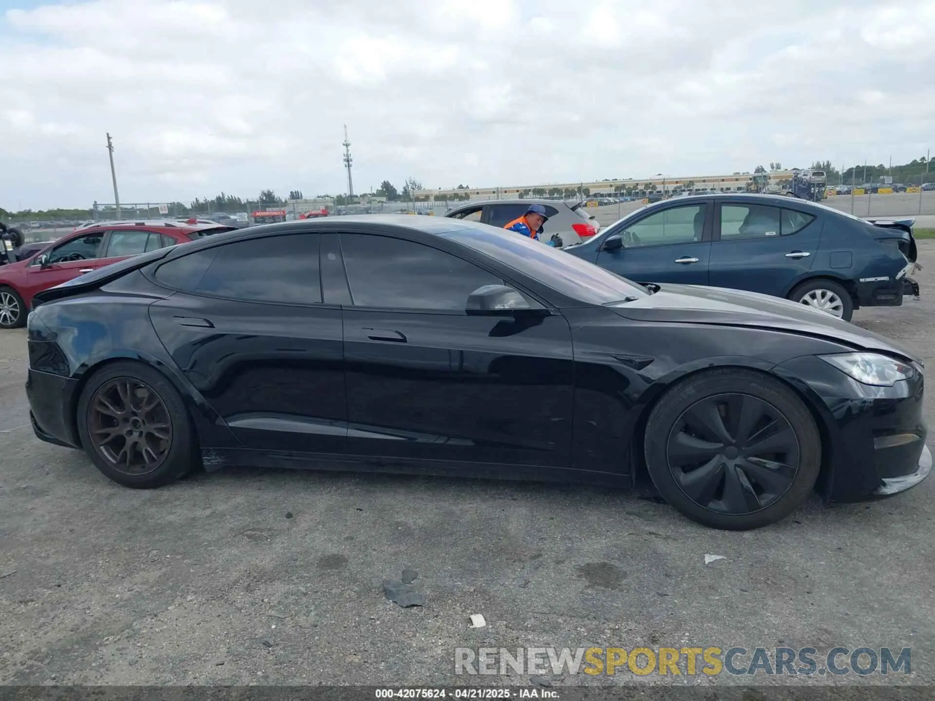 13 Photograph of a damaged car 5YJSA1E53PF510757 TESLA MODEL S 2023