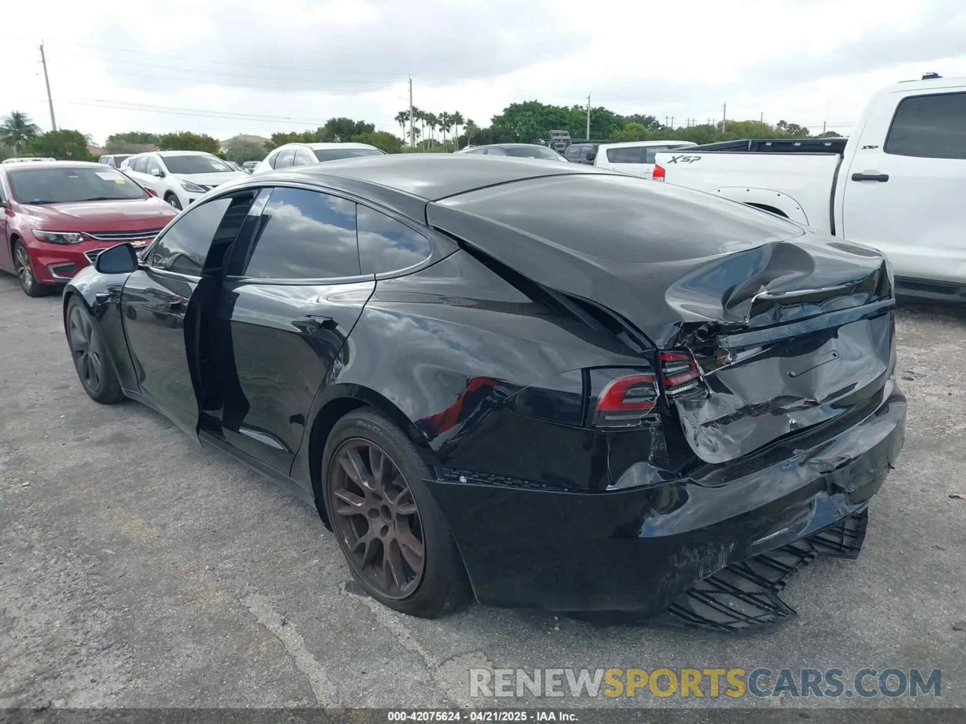 3 Photograph of a damaged car 5YJSA1E53PF510757 TESLA MODEL S 2023