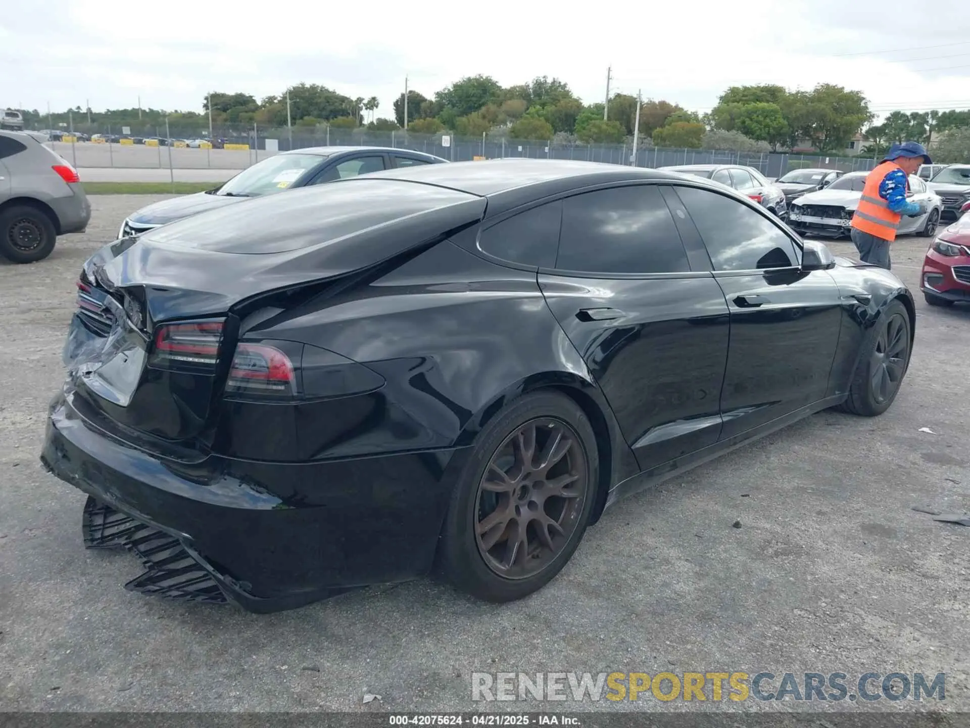4 Photograph of a damaged car 5YJSA1E53PF510757 TESLA MODEL S 2023