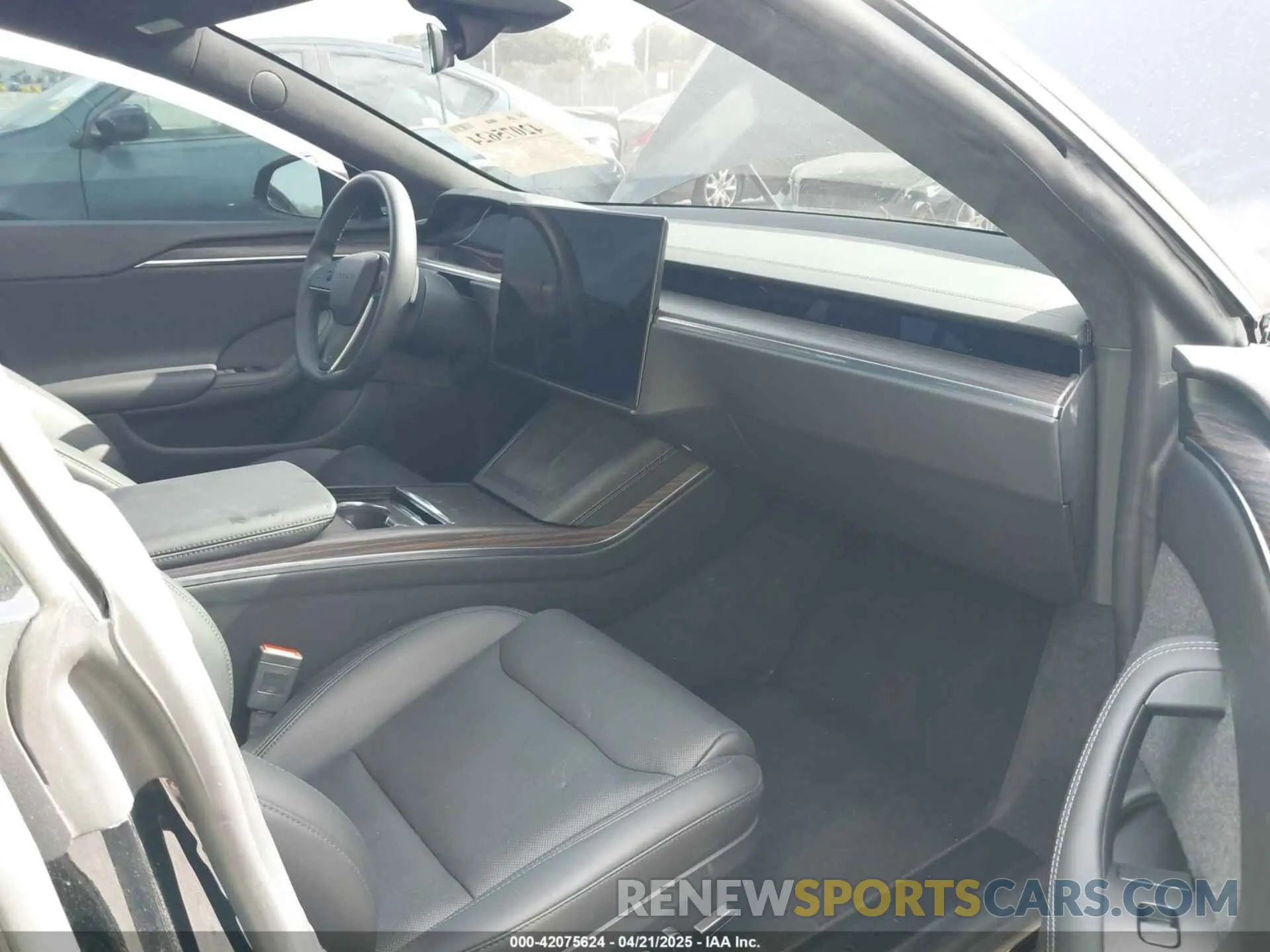5 Photograph of a damaged car 5YJSA1E53PF510757 TESLA MODEL S 2023