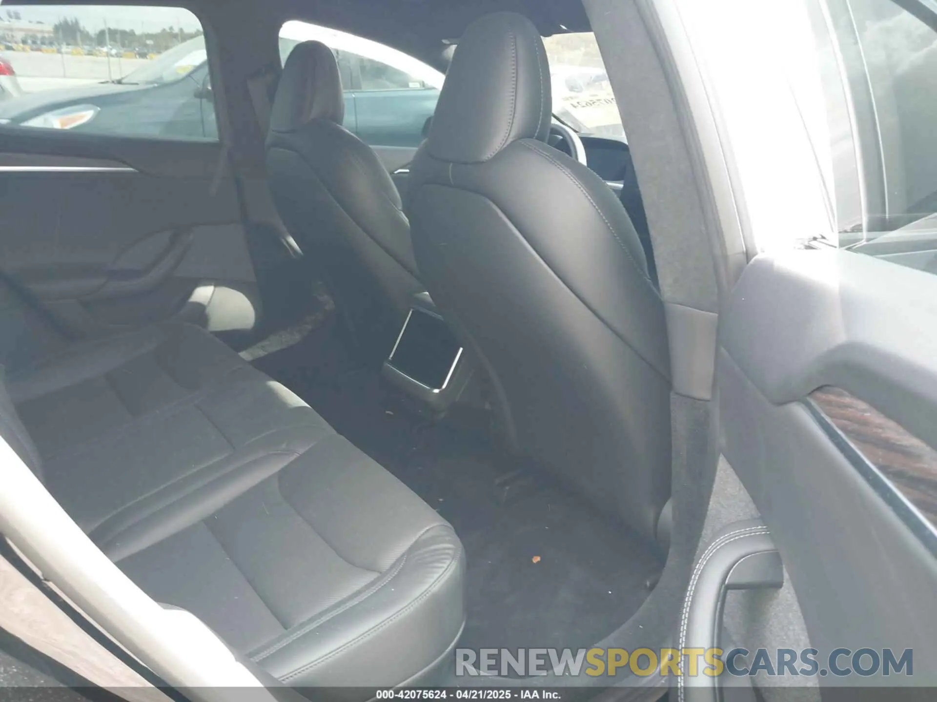 8 Photograph of a damaged car 5YJSA1E53PF510757 TESLA MODEL S 2023
