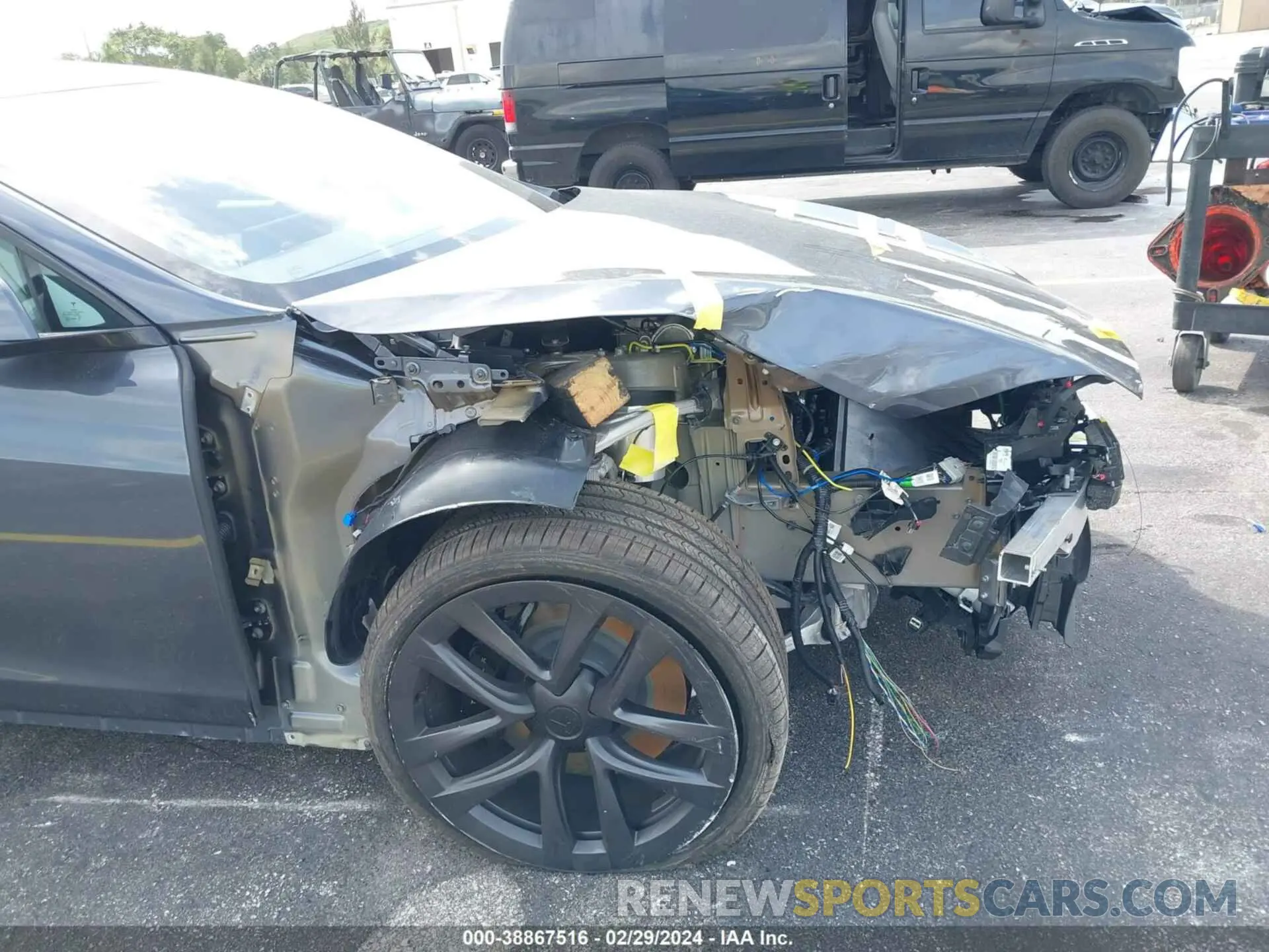 17 Photograph of a damaged car 5YJSA1E54PF521783 TESLA MODEL S 2023
