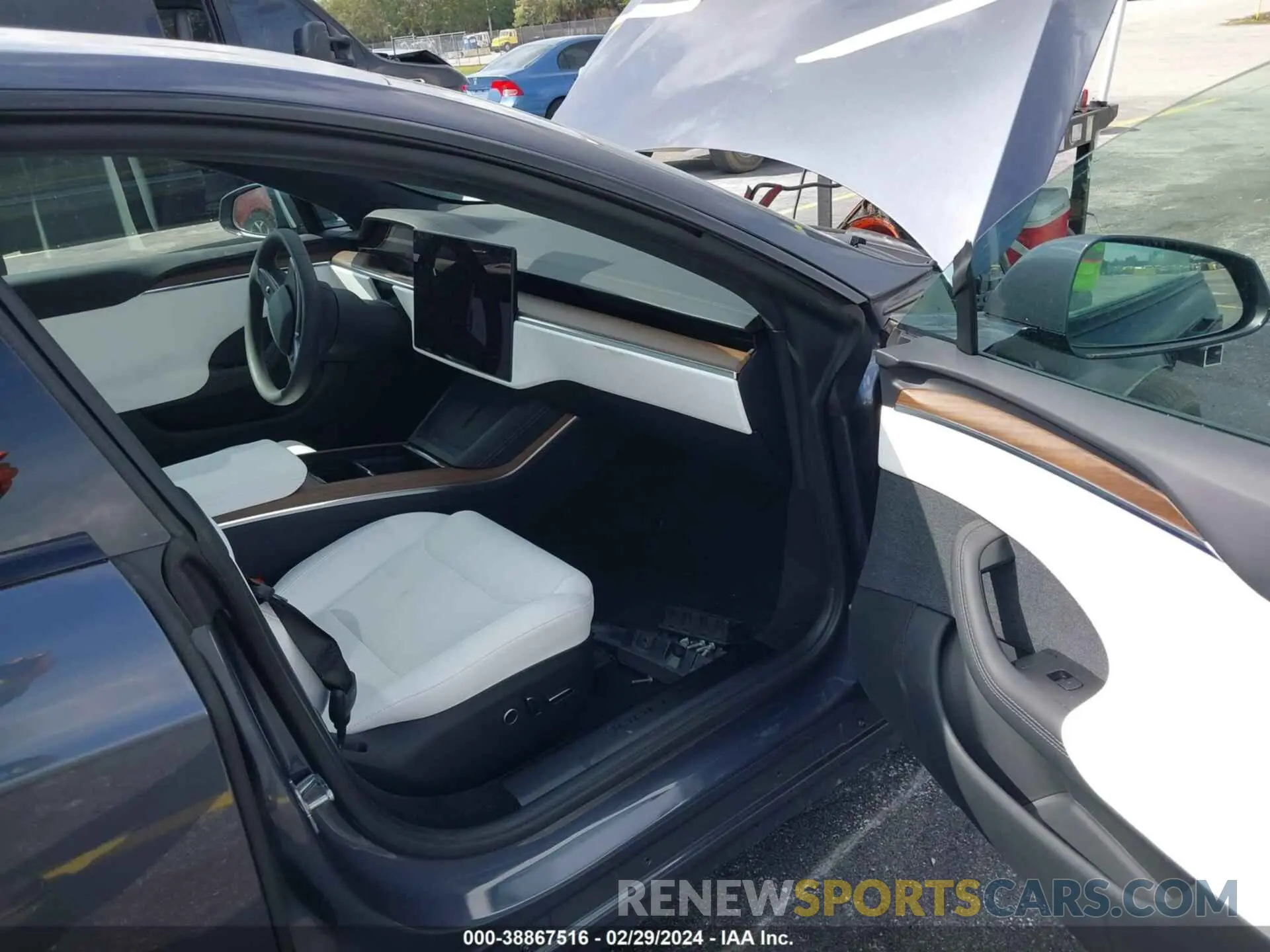 5 Photograph of a damaged car 5YJSA1E54PF521783 TESLA MODEL S 2023