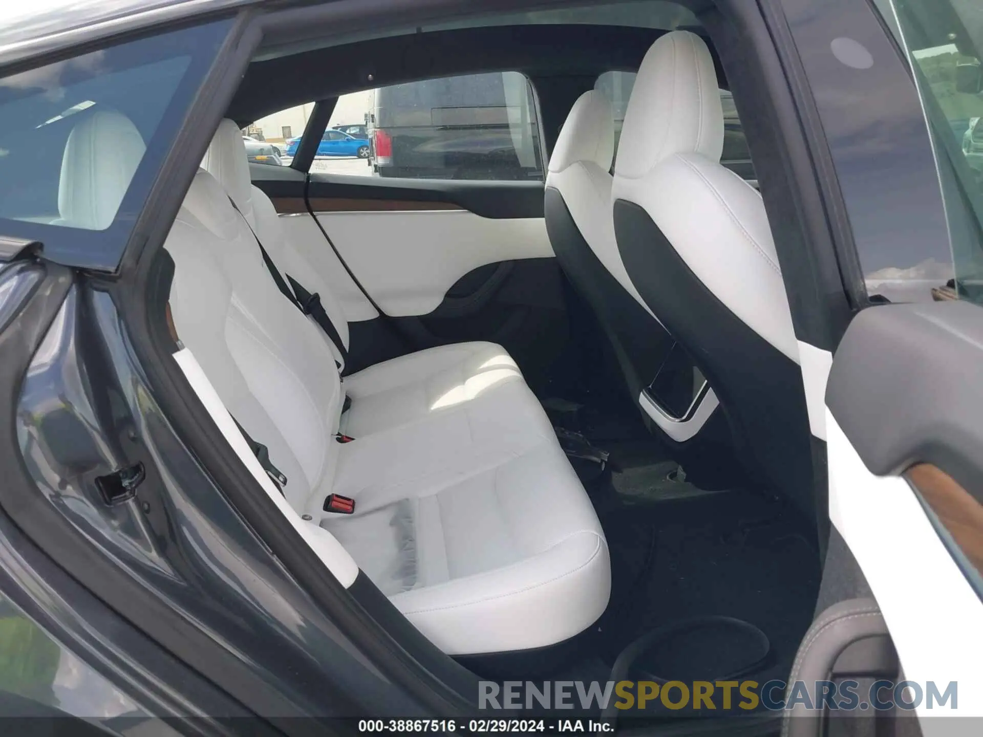 8 Photograph of a damaged car 5YJSA1E54PF521783 TESLA MODEL S 2023