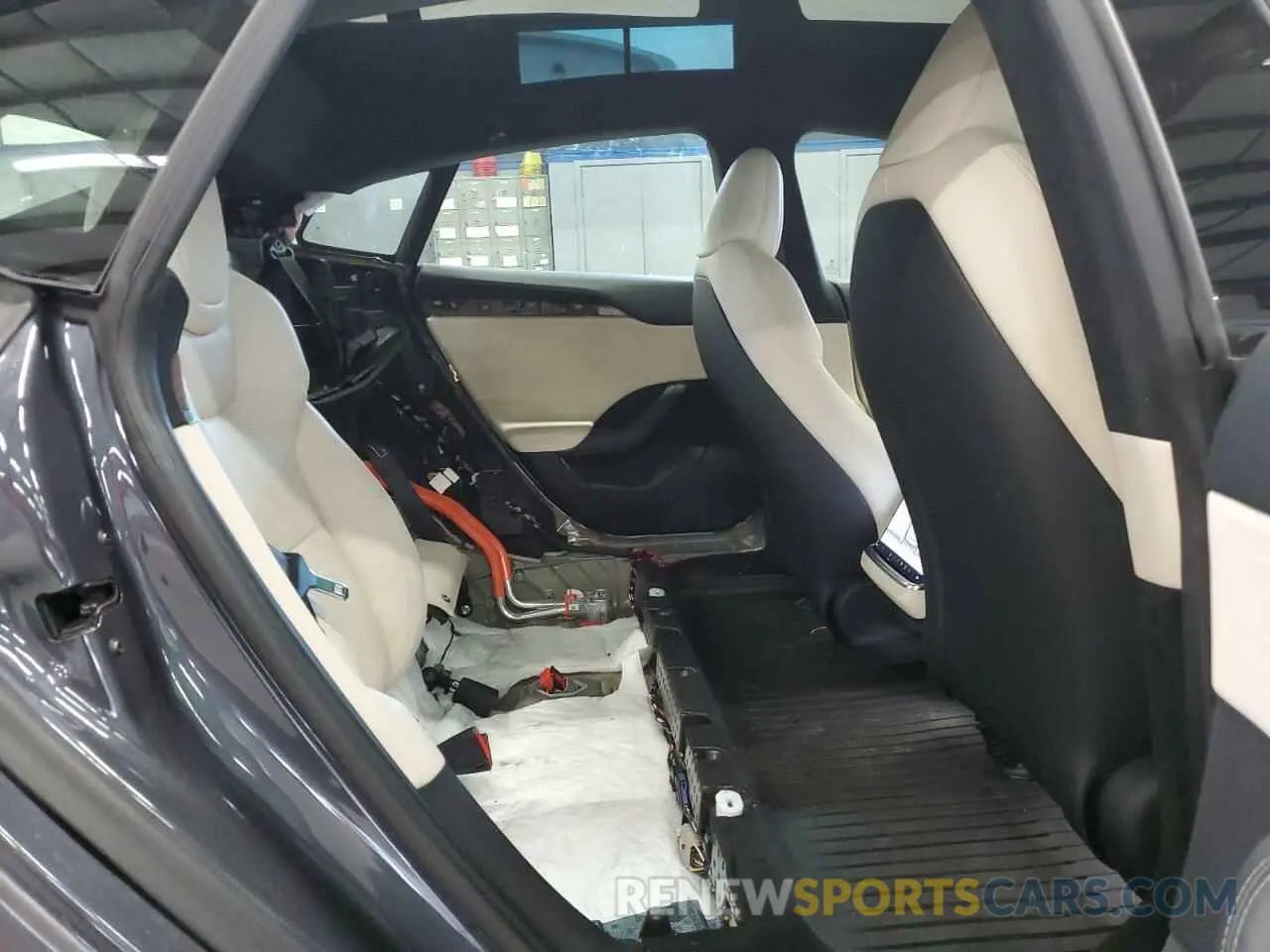 10 Photograph of a damaged car 5YJSA1E55PF499423 TESLA MODEL S 2023