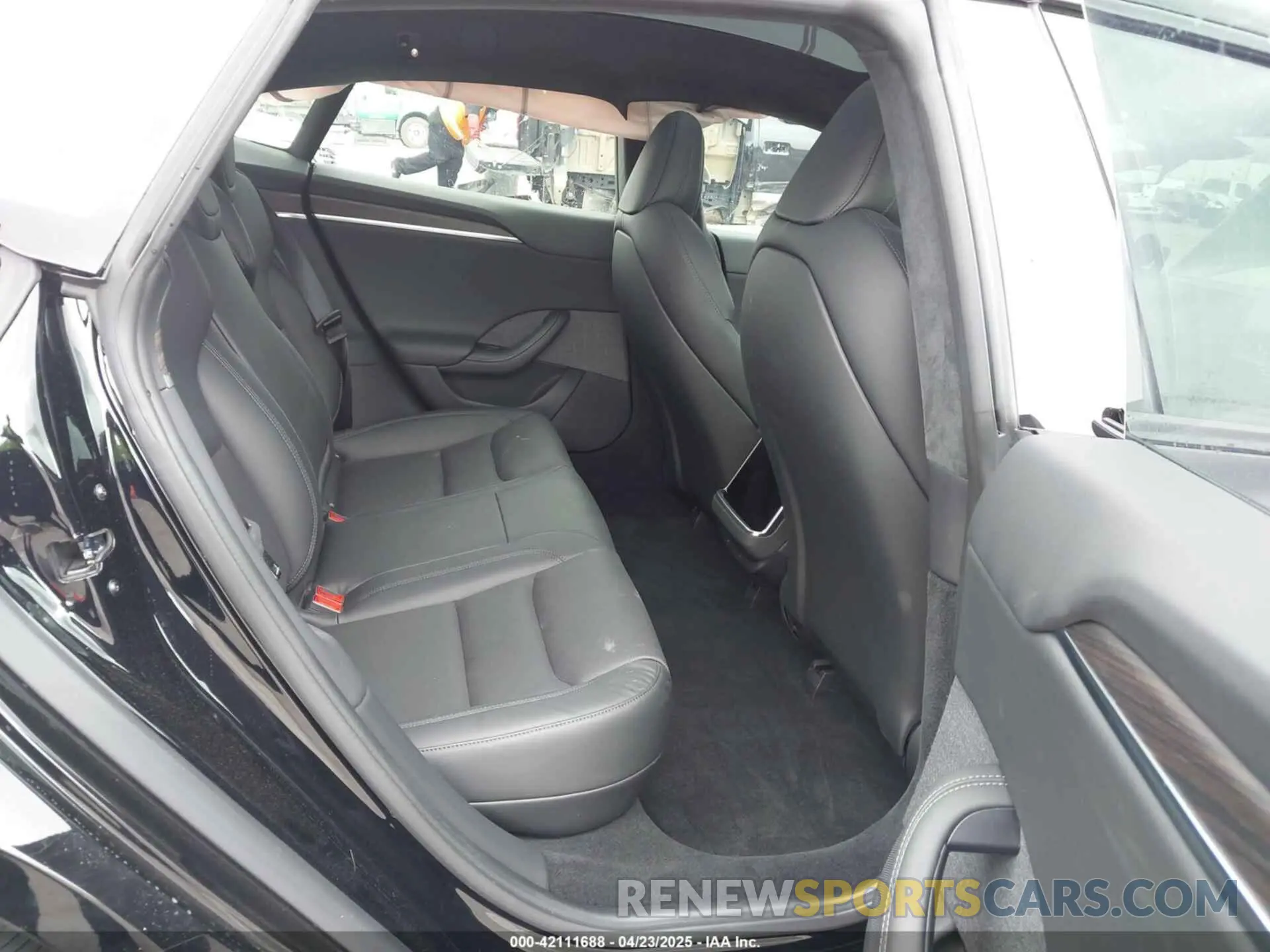 8 Photograph of a damaged car 5YJSA1E55PF517922 TESLA MODEL S 2023
