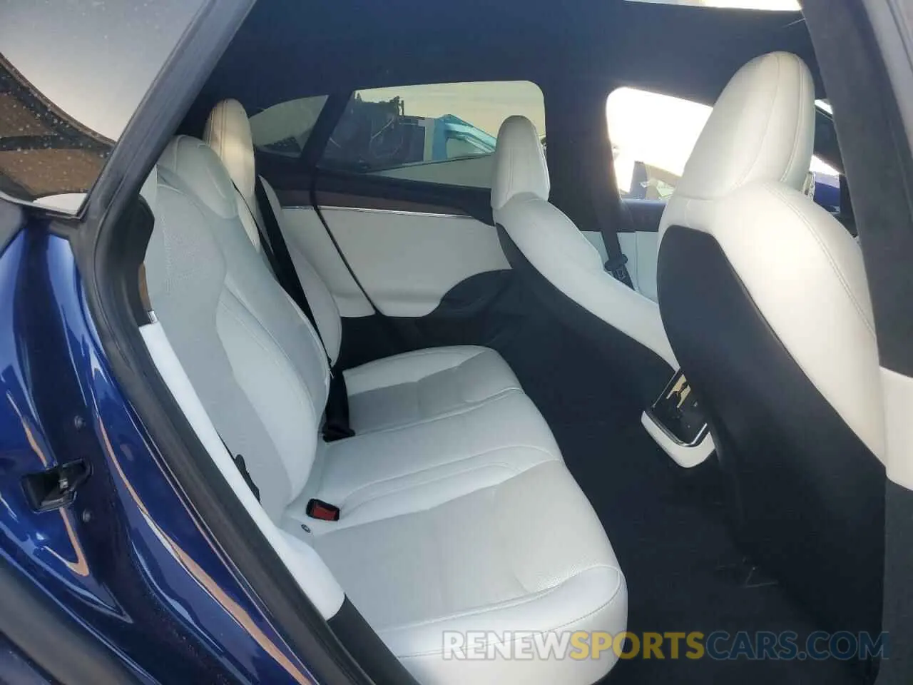 10 Photograph of a damaged car 5YJSA1E57PF498760 TESLA MODEL S 2023