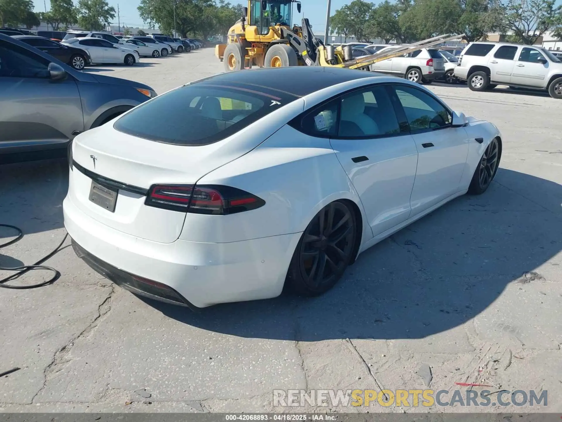 4 Photograph of a damaged car 5YJSA1E57PF501270 TESLA MODEL S 2023