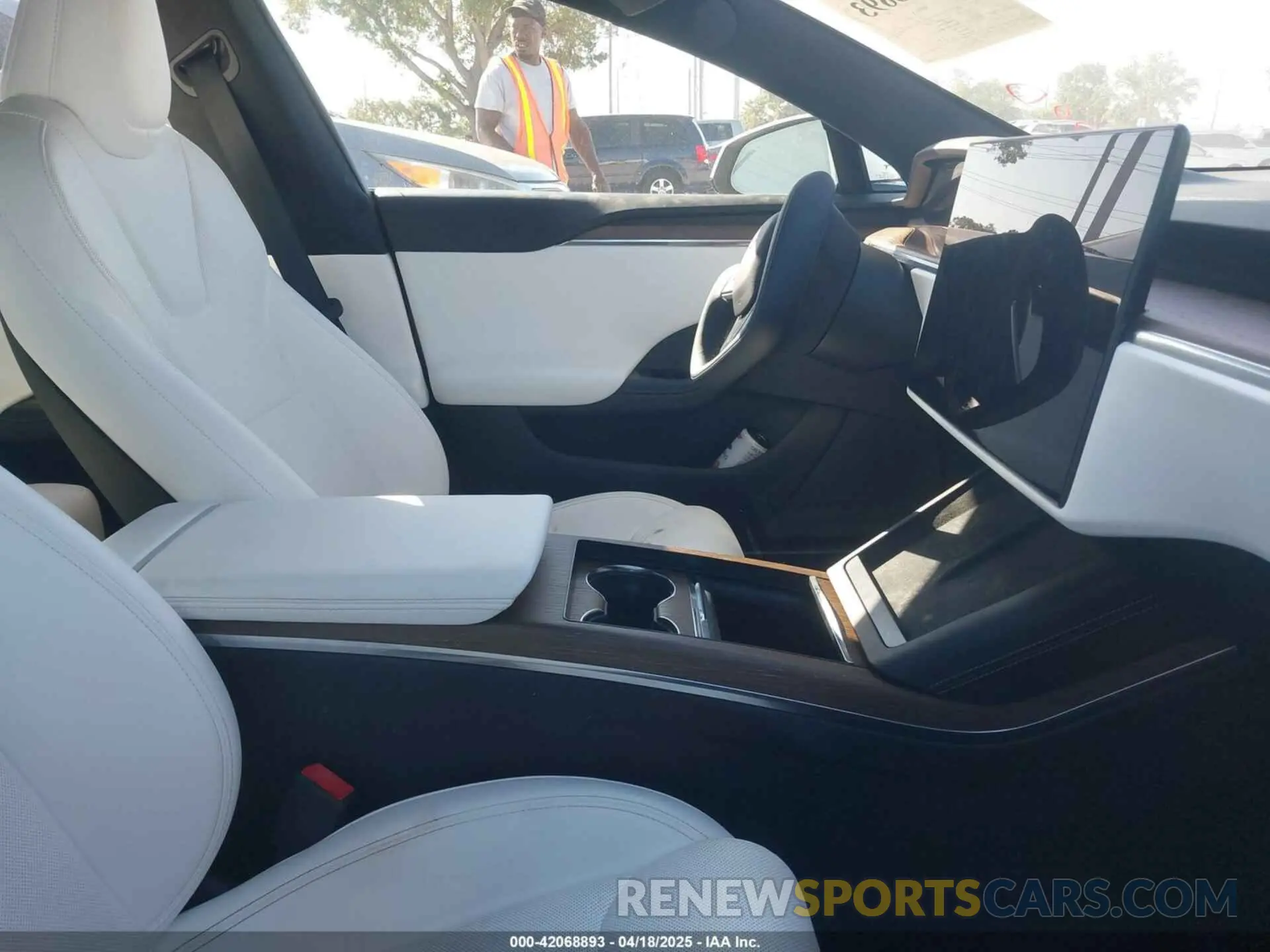5 Photograph of a damaged car 5YJSA1E57PF501270 TESLA MODEL S 2023