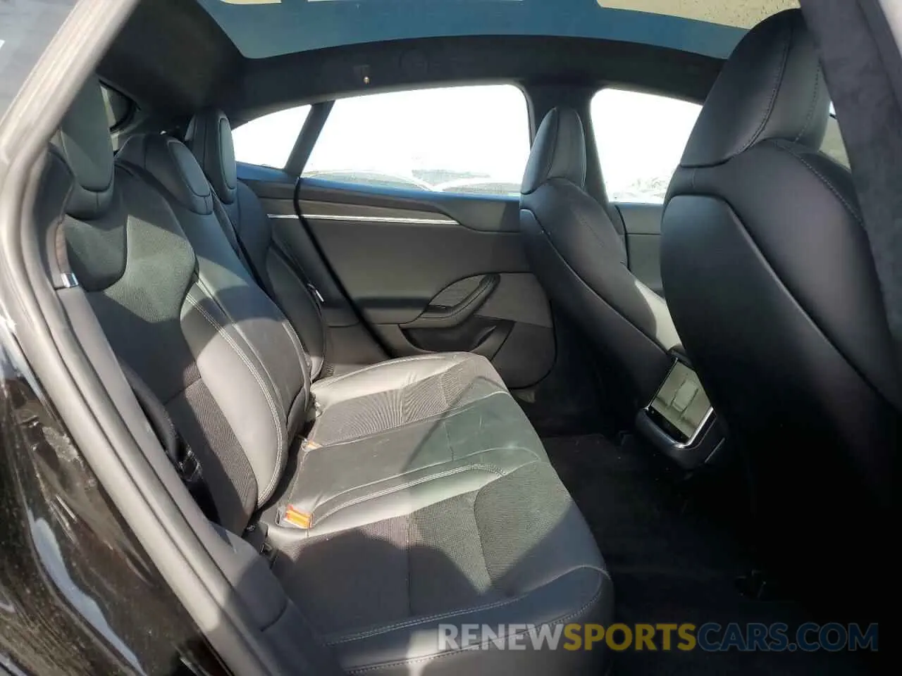11 Photograph of a damaged car 5YJSA1E57PF507456 TESLA MODEL S 2023