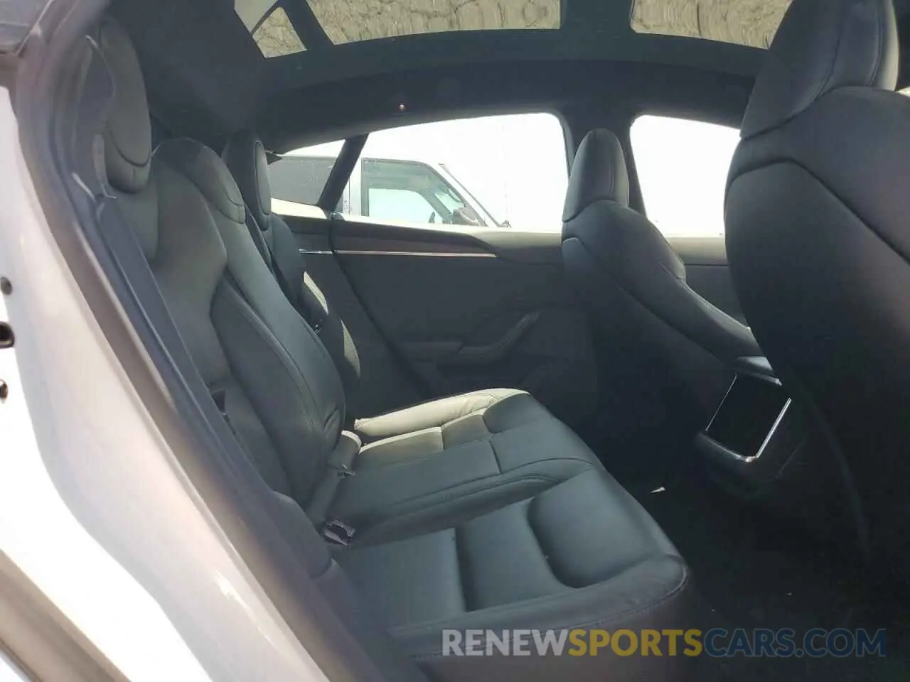 10 Photograph of a damaged car 5YJSA1E58PF500032 TESLA MODEL S 2023