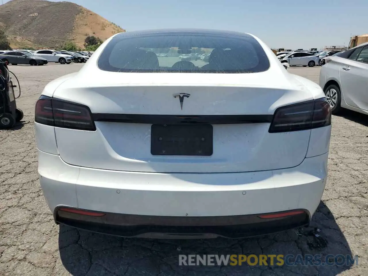 6 Photograph of a damaged car 5YJSA1E58PF500032 TESLA MODEL S 2023