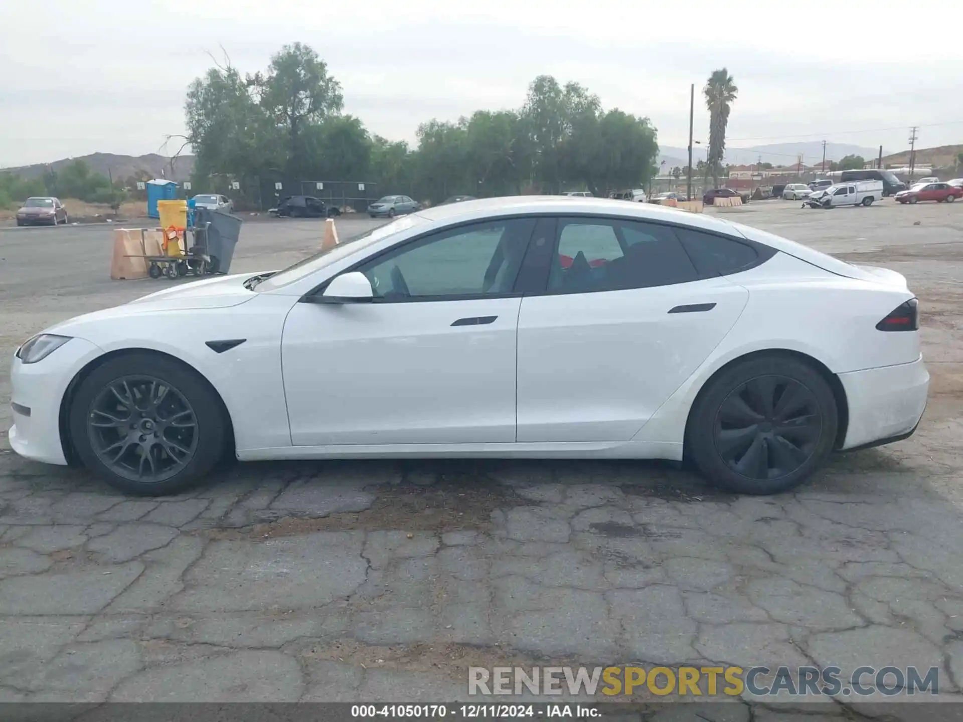 15 Photograph of a damaged car 5YJSA1E58PF511631 TESLA MODEL S 2023