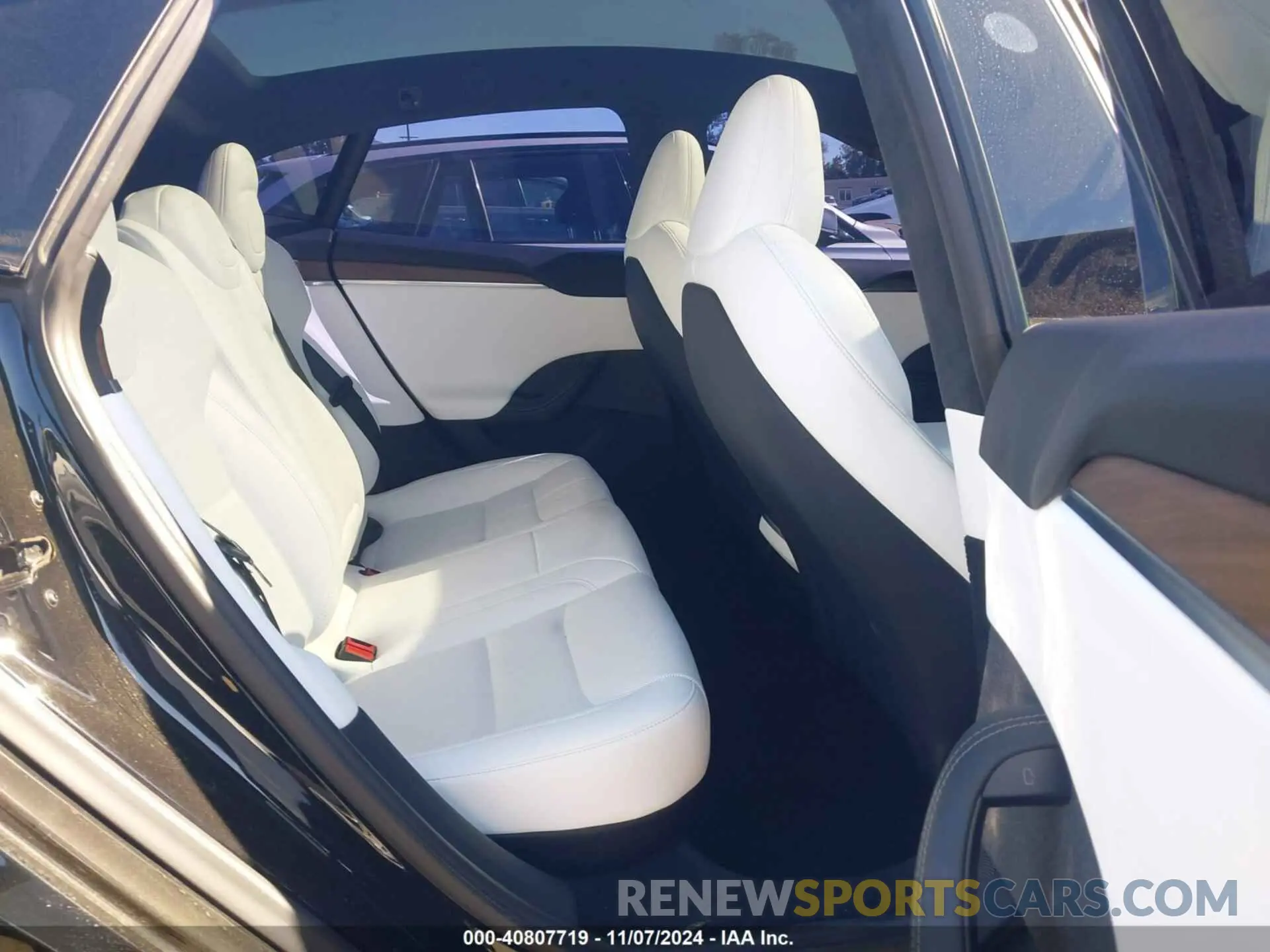 8 Photograph of a damaged car 5YJSA1E58PF522757 TESLA MODEL S 2023
