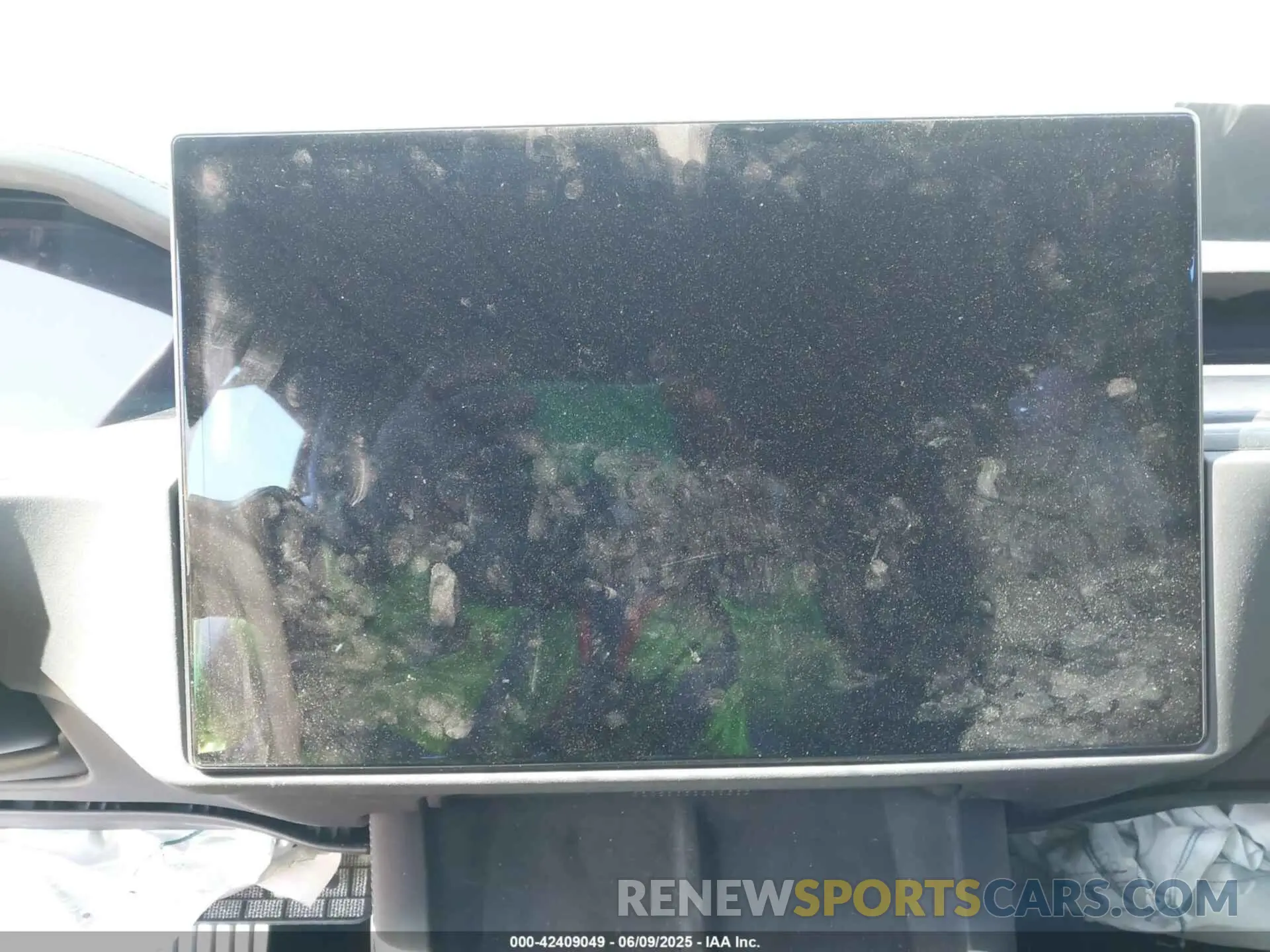 17 Photograph of a damaged car 5YJSA1E59PF500816 TESLA MODEL S 2023