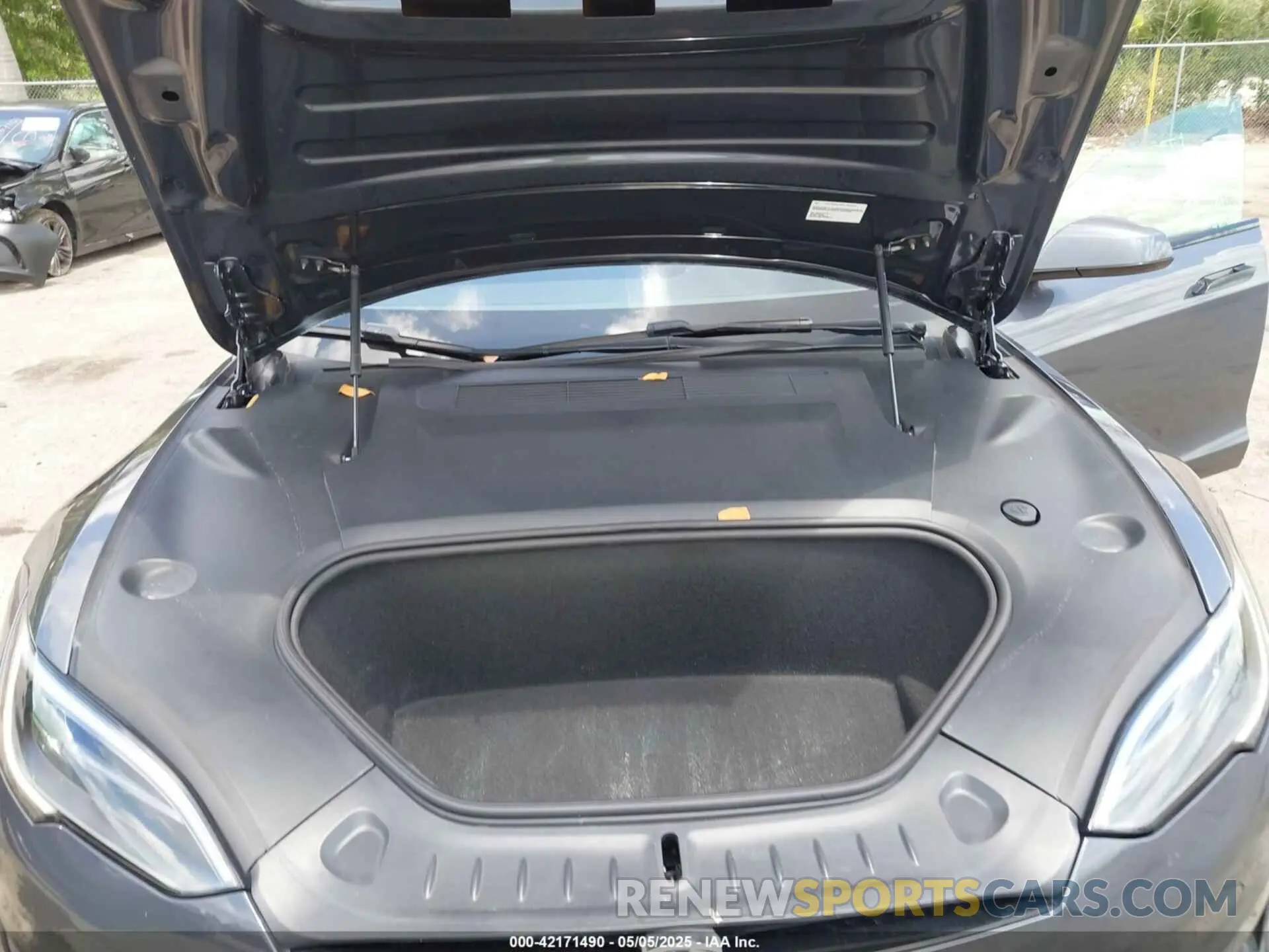 10 Photograph of a damaged car 5YJSA1E59PF502274 TESLA MODEL S 2023