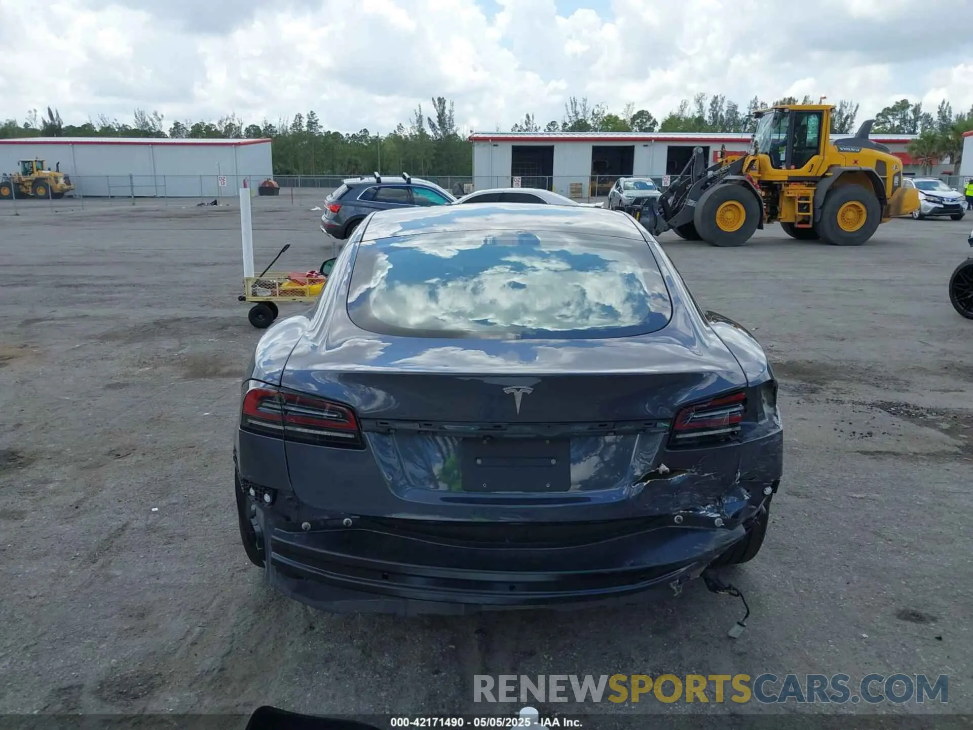 16 Photograph of a damaged car 5YJSA1E59PF502274 TESLA MODEL S 2023
