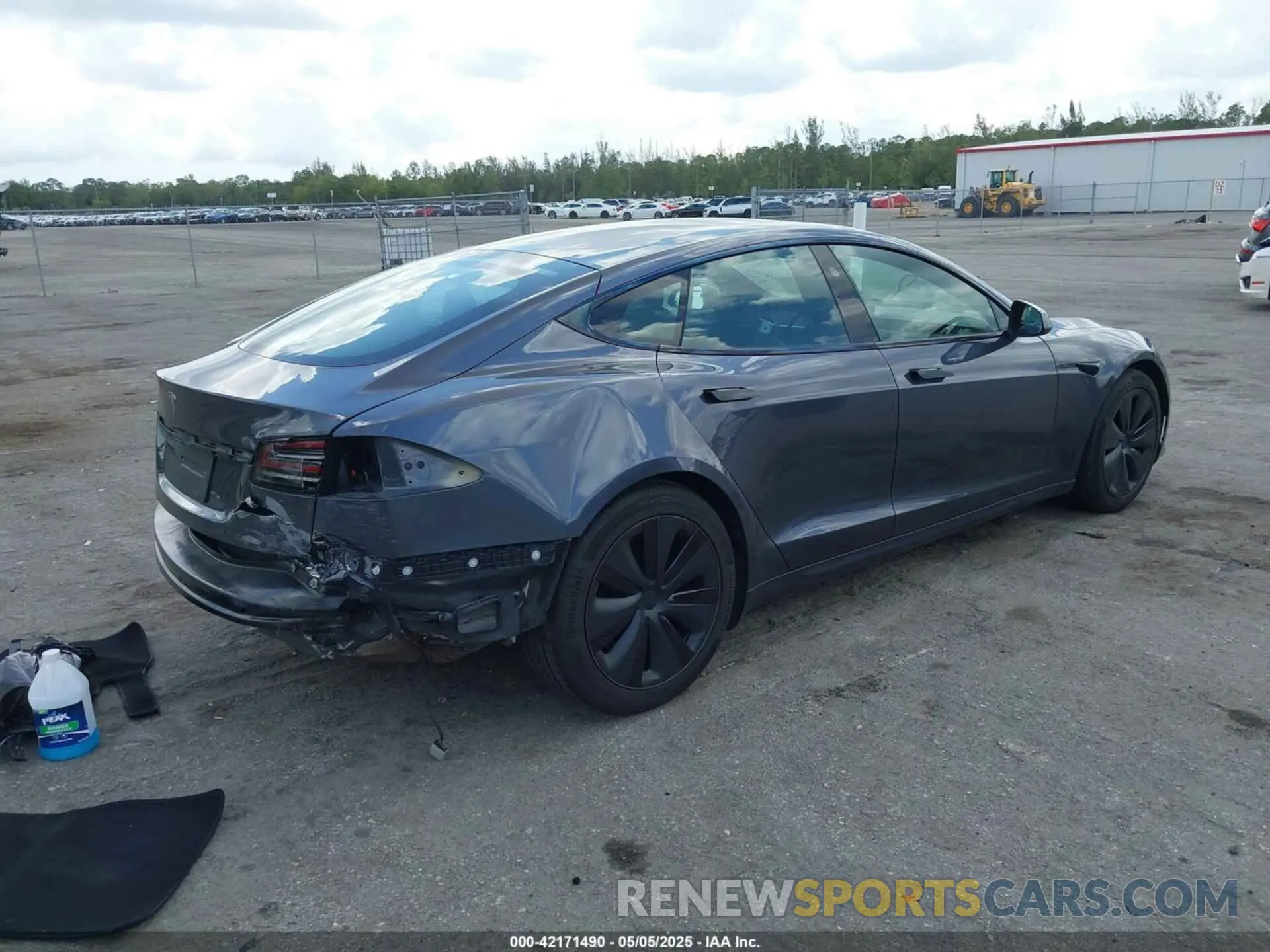 4 Photograph of a damaged car 5YJSA1E59PF502274 TESLA MODEL S 2023