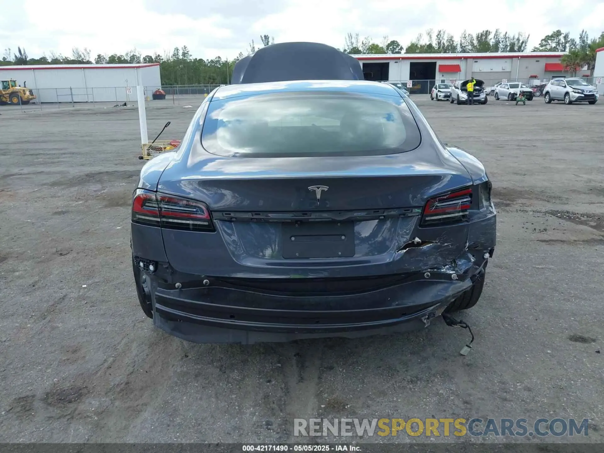 6 Photograph of a damaged car 5YJSA1E59PF502274 TESLA MODEL S 2023